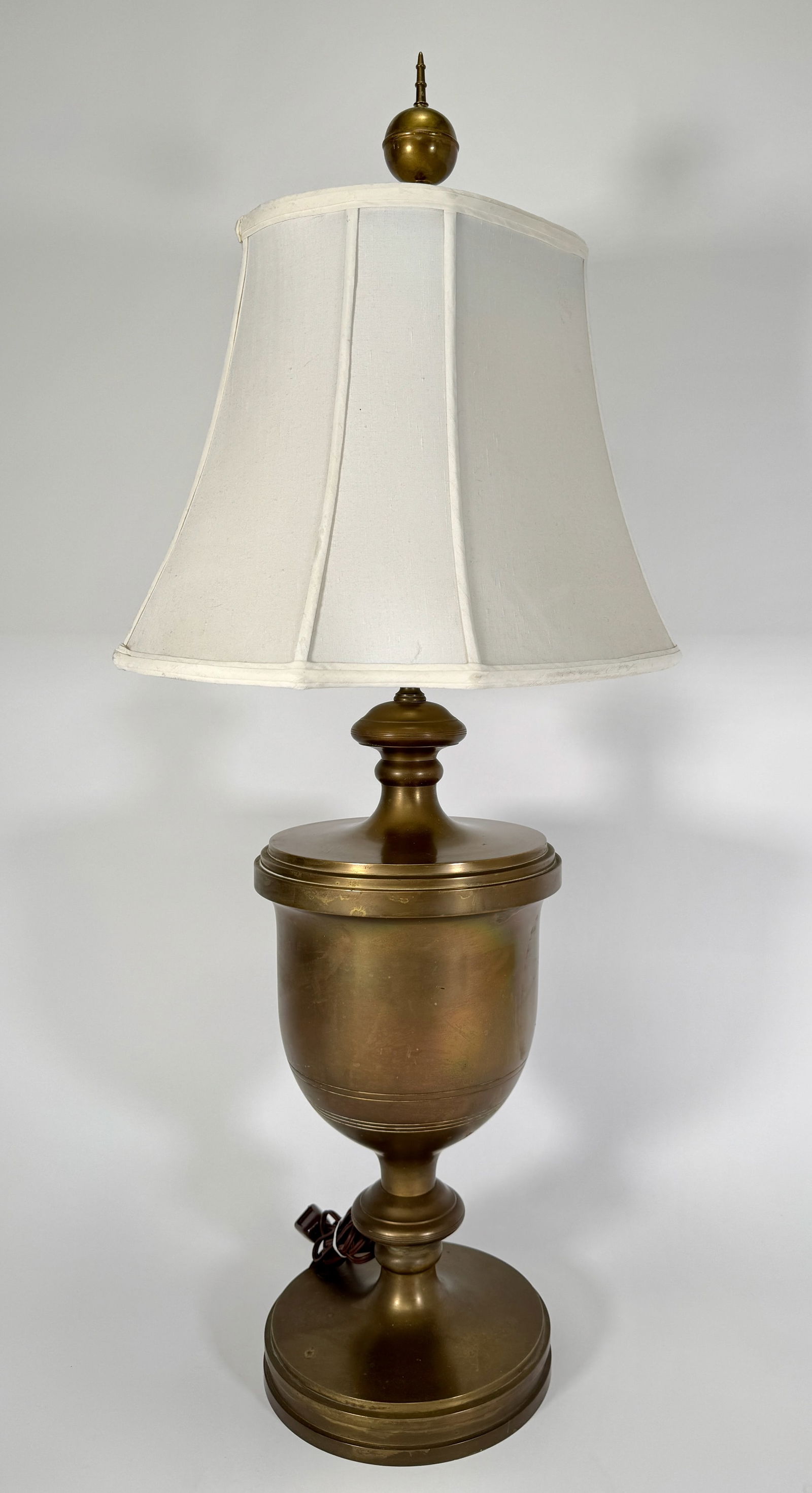 Chapman Brass Trophy Urn Table Lamp (1 of 1)