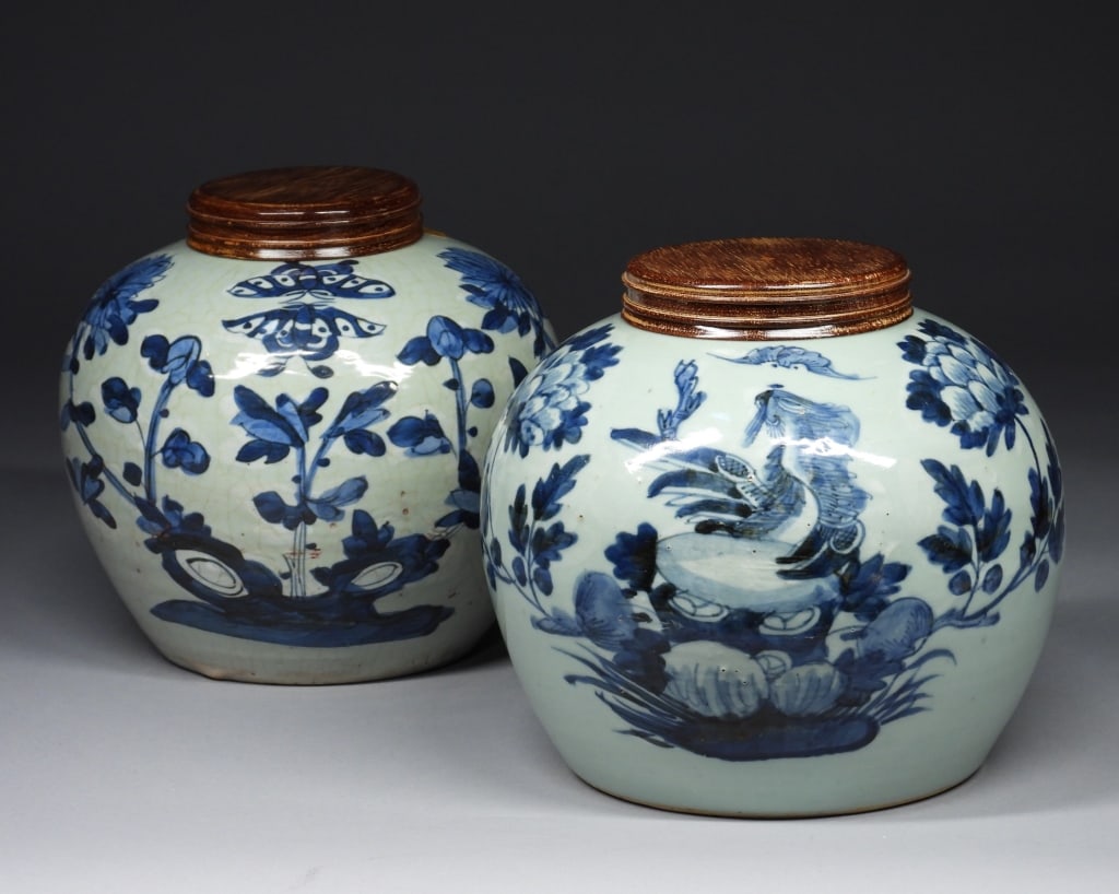 Pair of Chinese Blue and White Porcelain Jars (1 of 12)