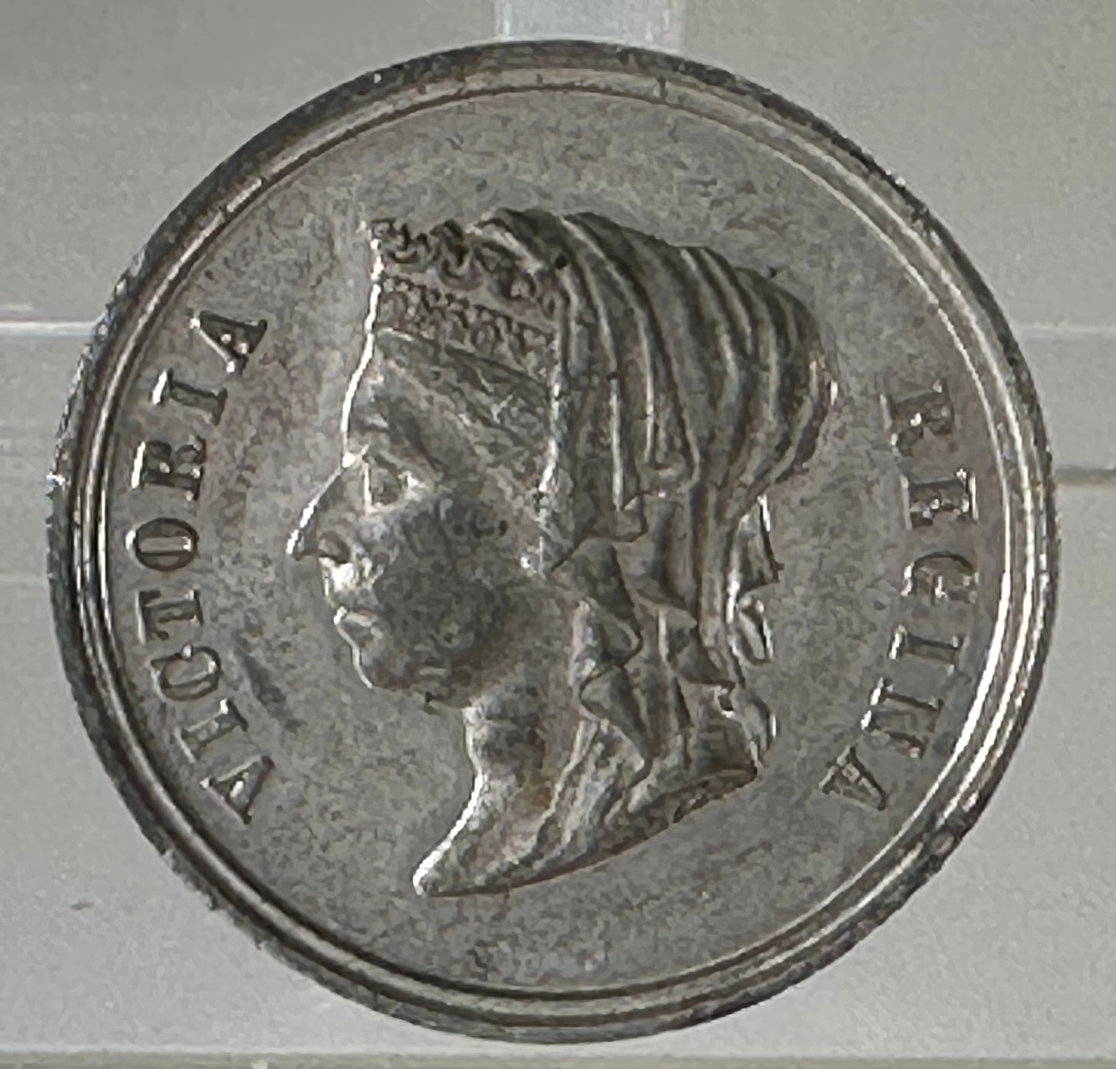 Queen Victoria 1837 Commemorative Medal: Item(s) as titled. Ungraded; condition varies. See images.