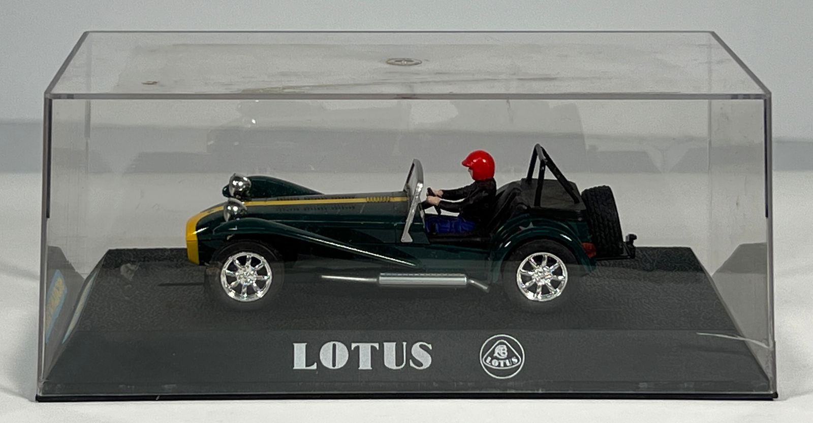Scalextric Lotus Super Seven: Scalextric Lotus Super Seven 1/32 Slot Car, with original case. 