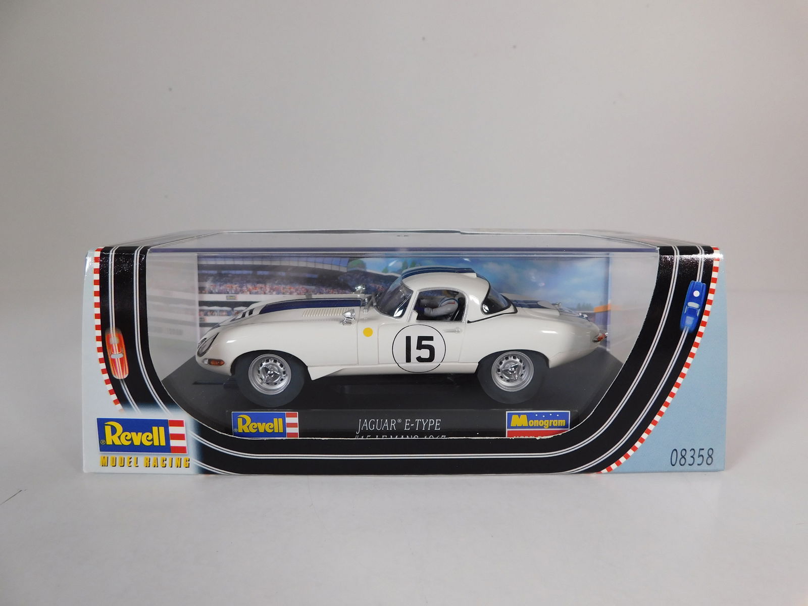 Revell Jaguar E-Type LeMans 1963 #15 (1 of 14)