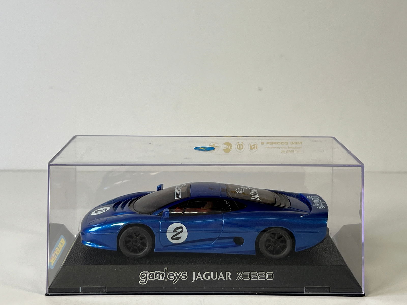 Scalextric Gamleys Jaguar XJ220 #2: Scalextric Gamleys Jaguar XJ220 #2 1/32 Slot Car, with original case. Weight: 8 oz.