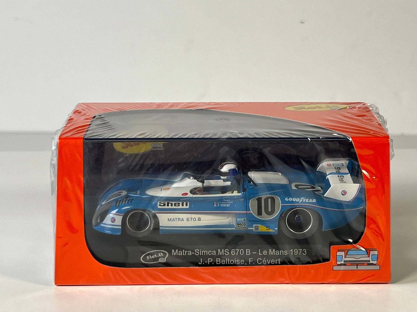 Slot.it Matra-Simca MS 670 B Le Mans 1973 #10: Slot.it Matra-Simca MS 670 B Le Mans 1973 Beltoise - Cevert #10 Shell 1/32 Slot Car. Reference #CA37a, with original case. Weight: 7 oz.