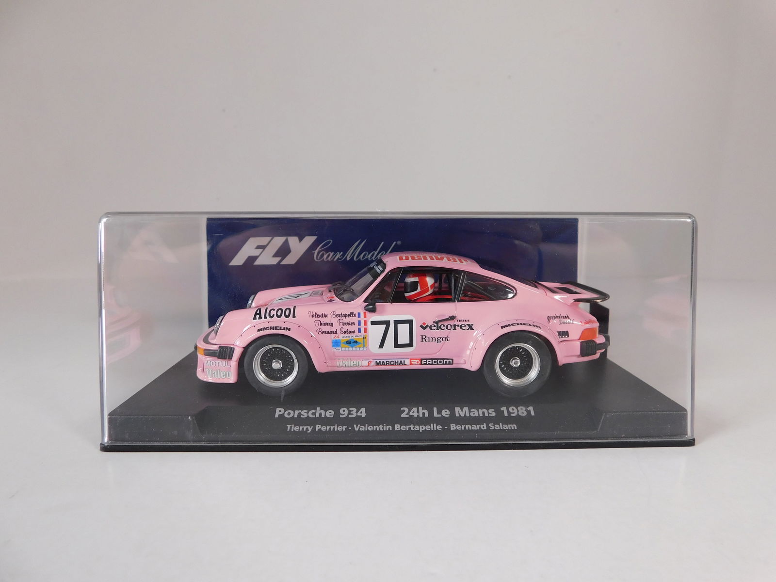 Fly Car Model Porsche 934 24h Le Mans 1981 #70: Fly Car Model Porsche 934 24h Le Mans 1981 Perrier - Bertapelle - Salam #70 Denver 1/32 Slot Car, A936. Reference #88196, with original case. Weight: 6.5 oz. 