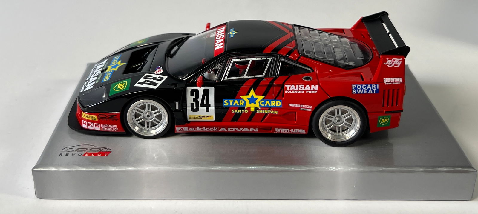 RevoSlot Taisan Star Card Ferrari F40 #34: RevoSlot Taisan Star Card Ferrari F40 #34 1/32 Slot Car, with original case. Weight: 10 oz. 
