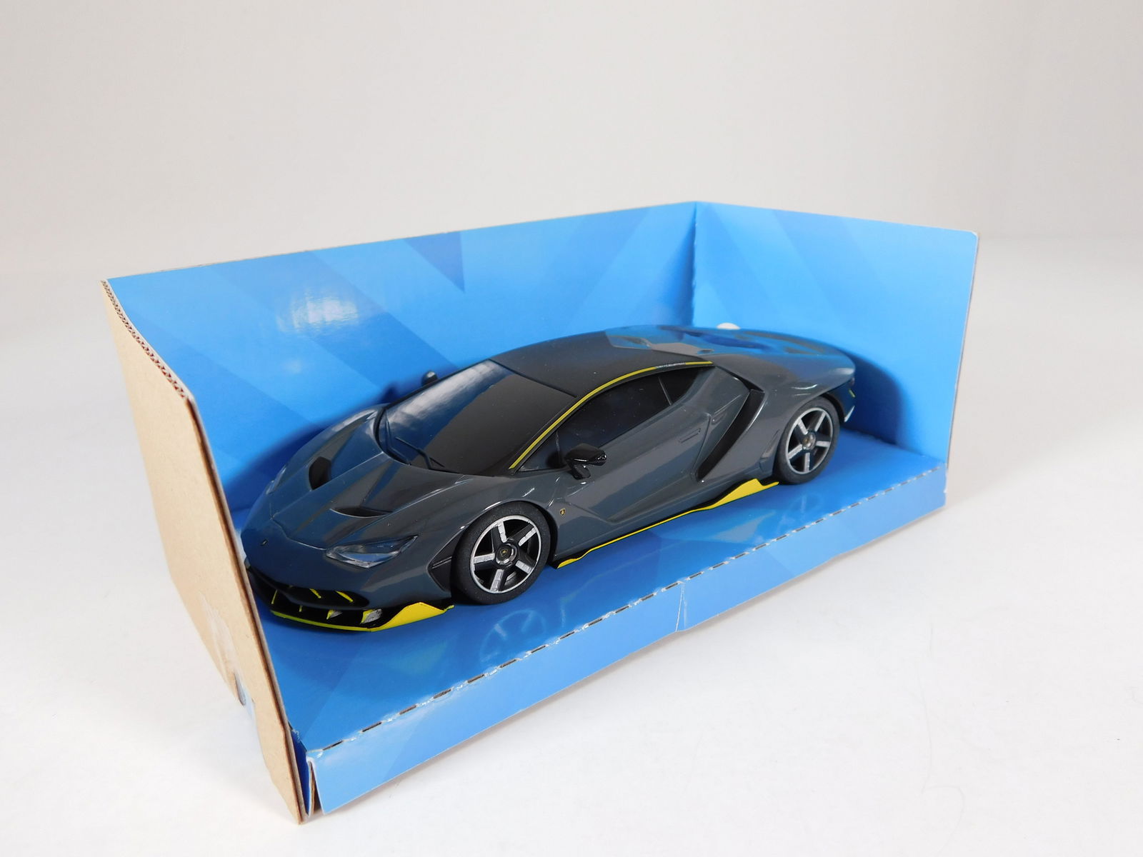 Scalextric Lamborghini Centenario Grey - 4