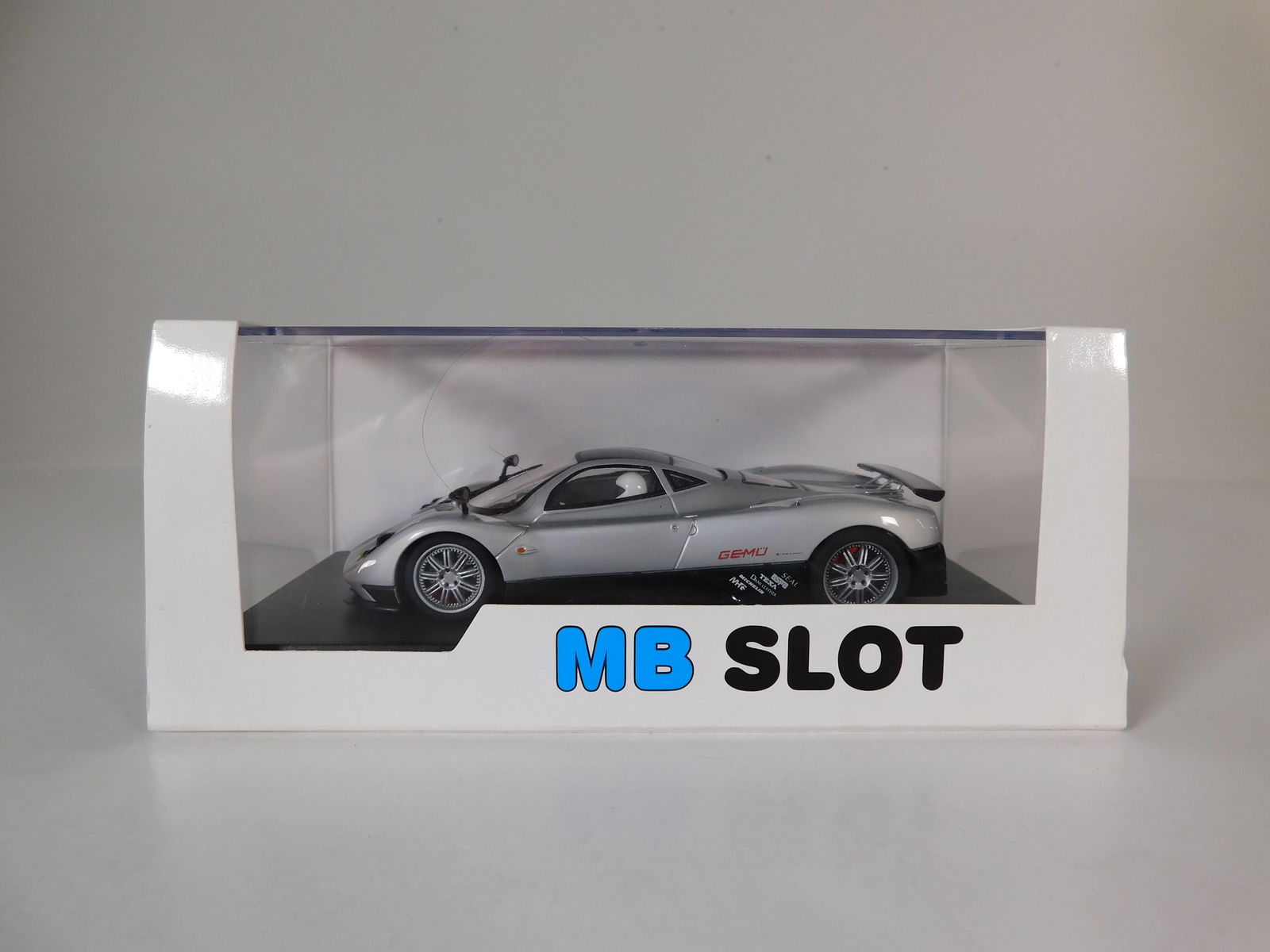 MB Slot Street Pagani Zonda F 2005: MB Slot Street Pagani Zonda F 2005 1/32 Slot Car. Reference #A0702, with original case. Weight: 8.2 oz.