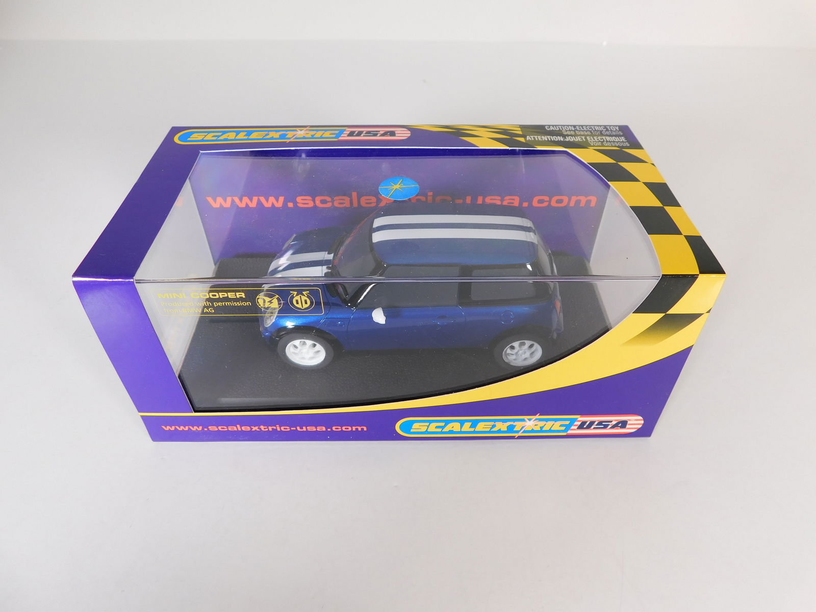 Scalextric USA Mini Cooper Road Car Blue: Scalextric USA Mini Cooper Road Car Blue 1/32 Slot Car. Reference #C2805, with original case. Weight: 6.9 oz.
