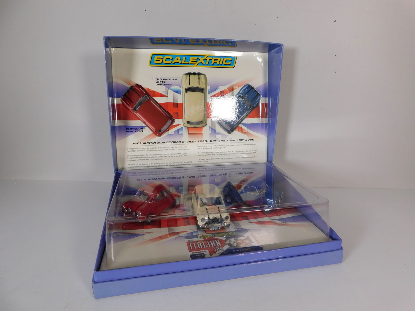 Scalextric 'The Italian Job' Classic Collection MK1 Austin Mini Cooper S Set (1 of 14)