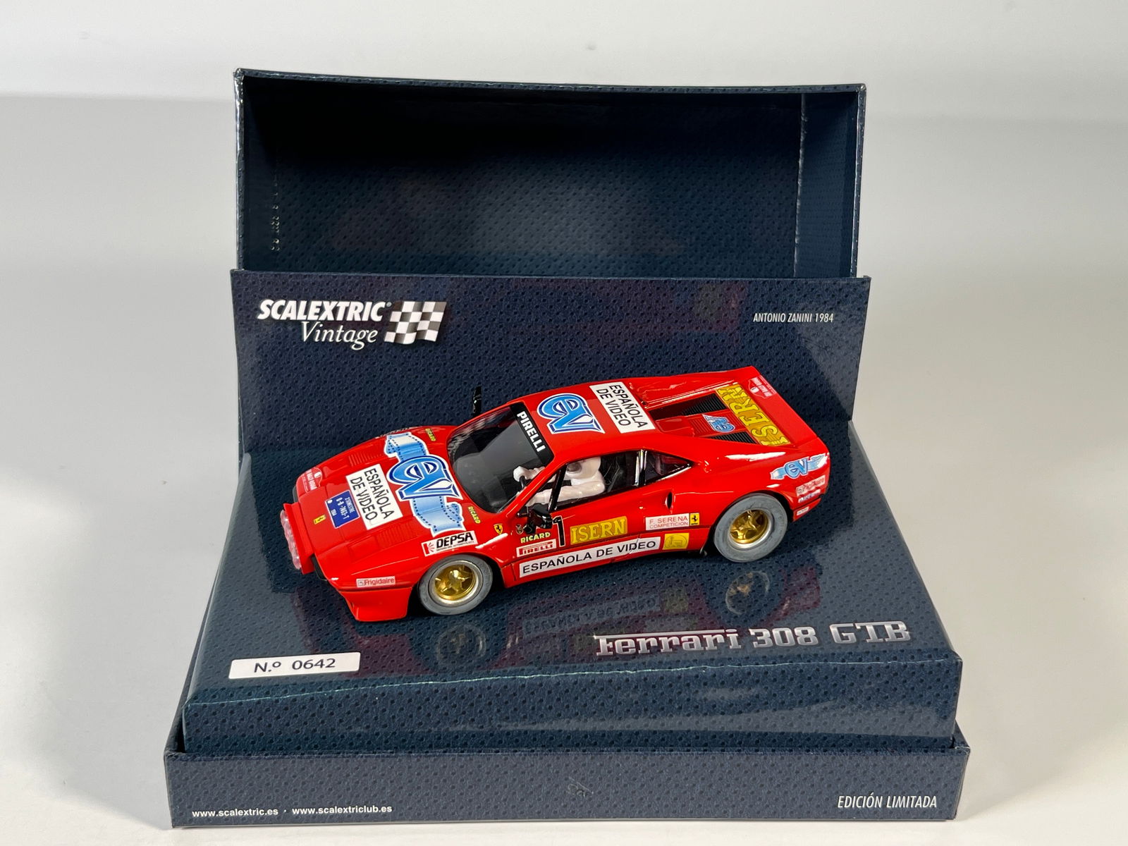 Scalextric Vintage Ferrari 308 GTB 1984 (1 of 4)