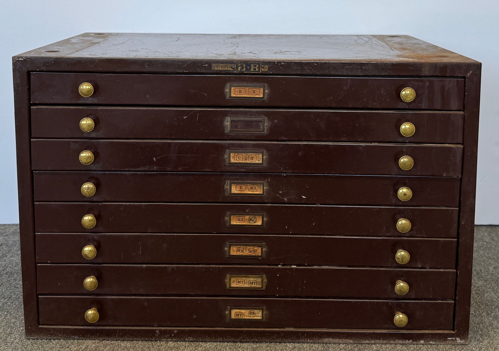 Vintage B*B Fancy Crystal Cabinet with 8 Drawers: Vintage B*B fancy watch crystal cabinet with 8 drawers. Each drawer contains a large assortment of crystals labeled for manufacturers like Elgin, Hamilton, Waltham, Bulova, Benrus, Gruen, etc. Di