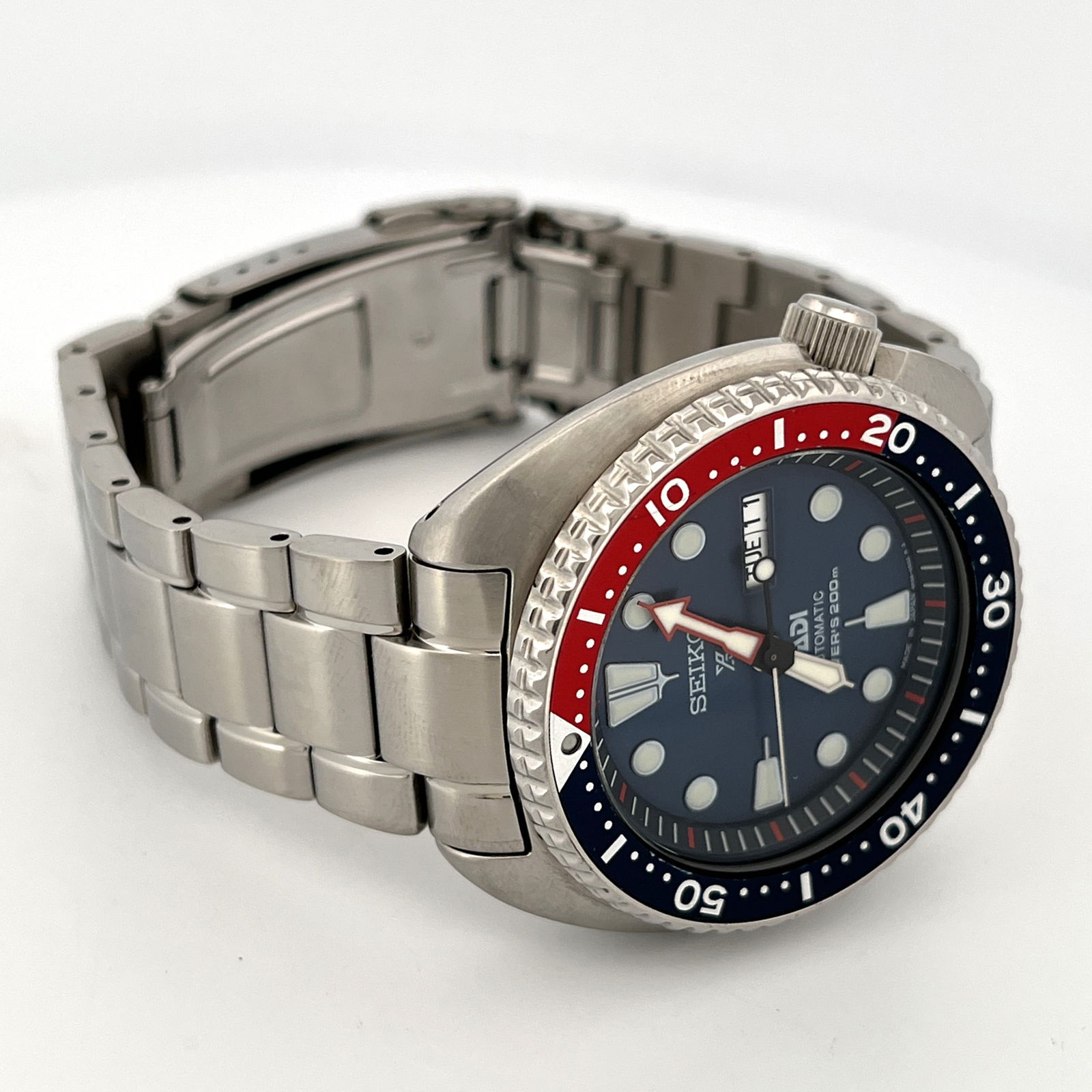 Seiko PADI Prospex SRPE99 Special Edition Diver's Automatic Watch: Seiko PADI Prospex SRPE99 Special Edition automatic diver's watch with stainless steel case and bracelet. Features a blue dial, day/date display, and a red and blue rotating bezel. 4R36 caliber