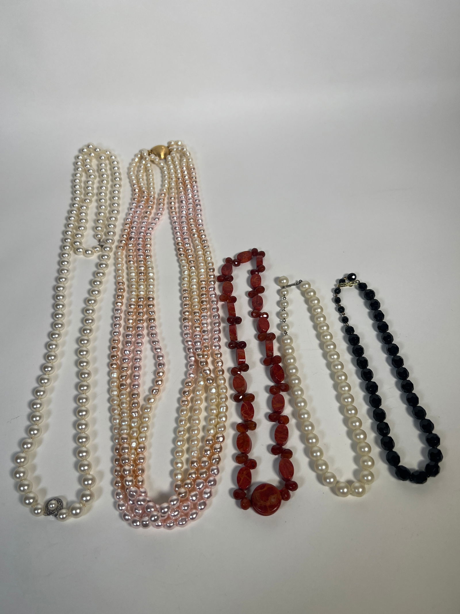 Costume Jewelry: Assorted Beaded Necklaces, 5 Pieces (1 of 15)