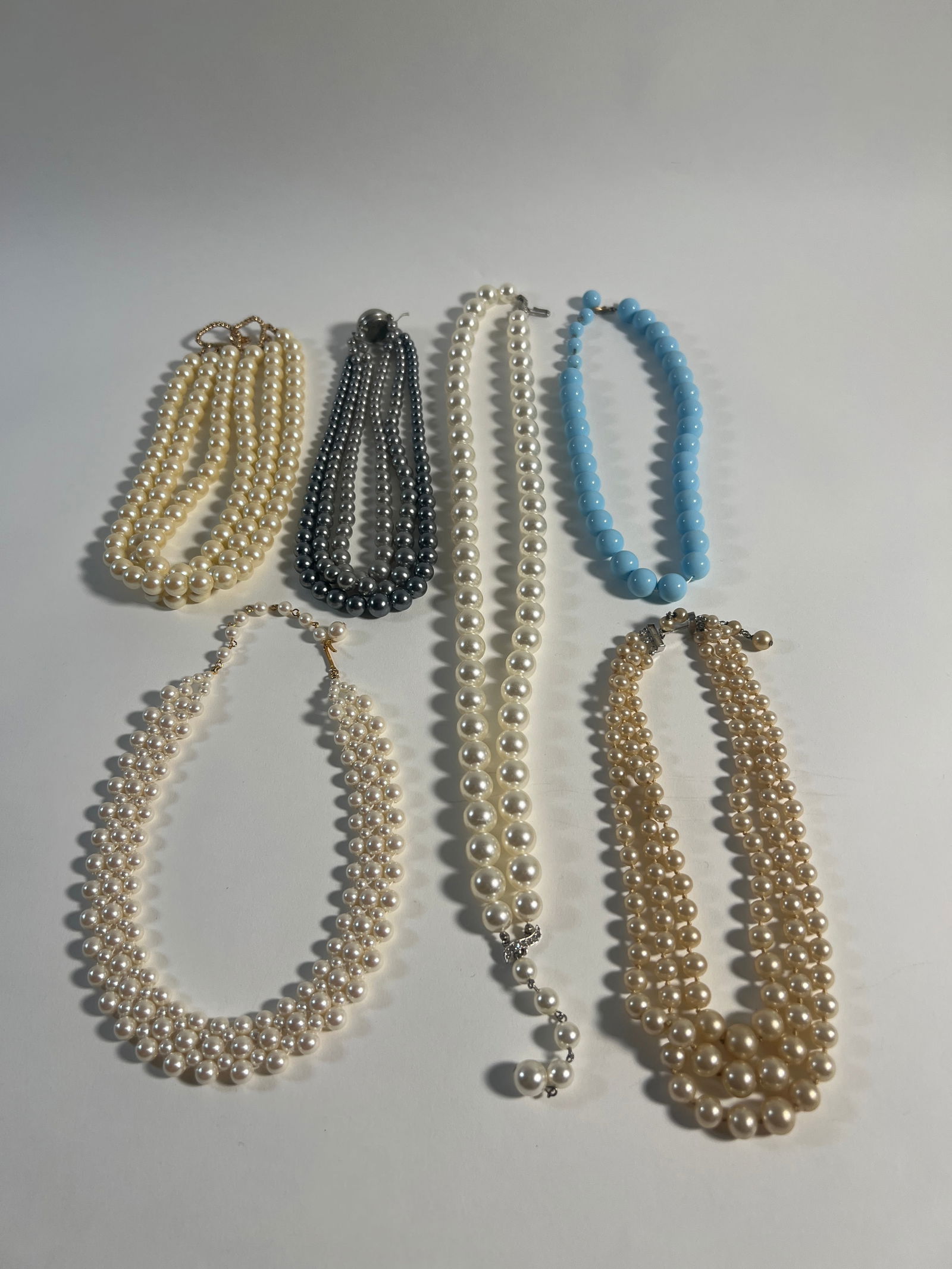 Costume Pearl Necklace Assortment, 6 Pieces (1 of 9)