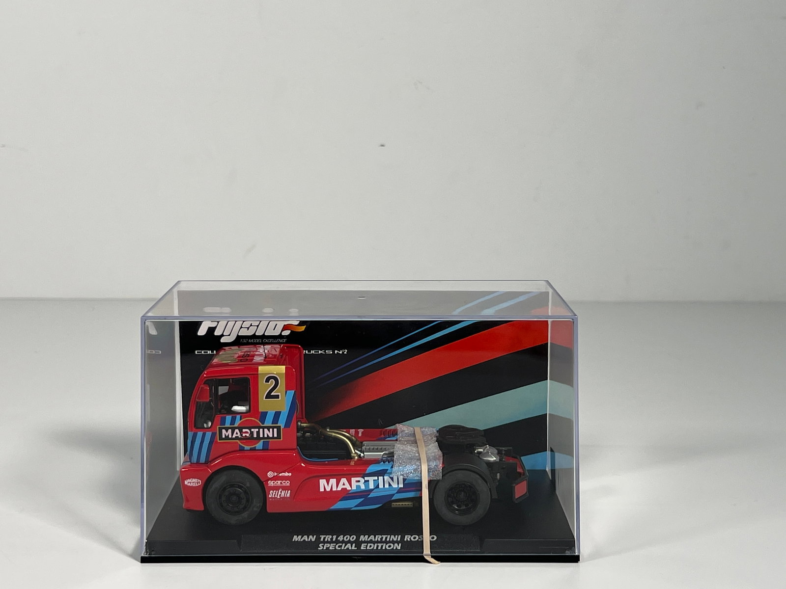 Flyslot MAN TR1 400 Martini Rosso Special Edition #2 (1 of 5)