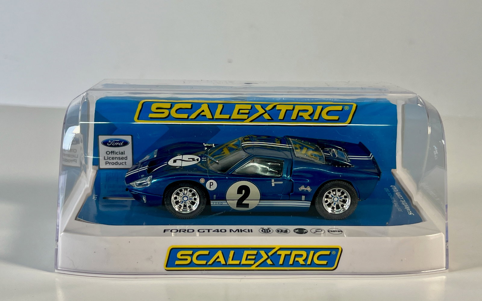 Scalextric Ford GT40 MKII 1967 12h of Sebring #2: Scalextric Ford GT40 MKII 1967 12h of Sebring Motor Company #2 1/32 Slot Car. Reference #C3916, with original case. Weight: 7 oz.