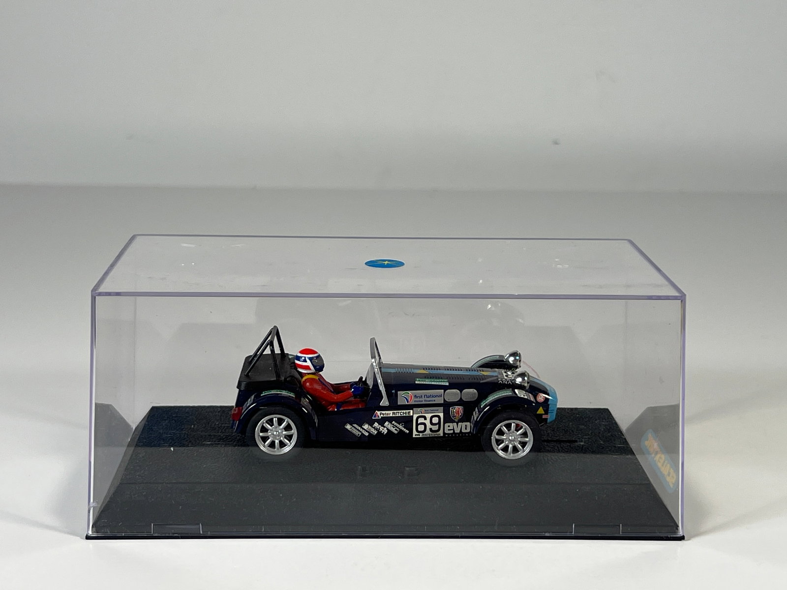 Scalextric Peter Ritchie Caterham #69 - 4