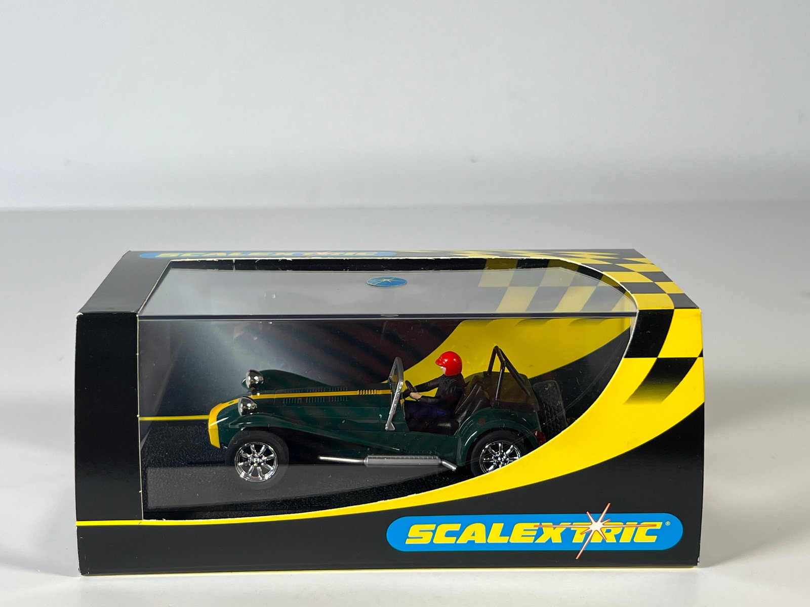 Scalextric Caterham: Scalextric Caterham 1/32 Slot Car, with original case. Weight: 8 oz.