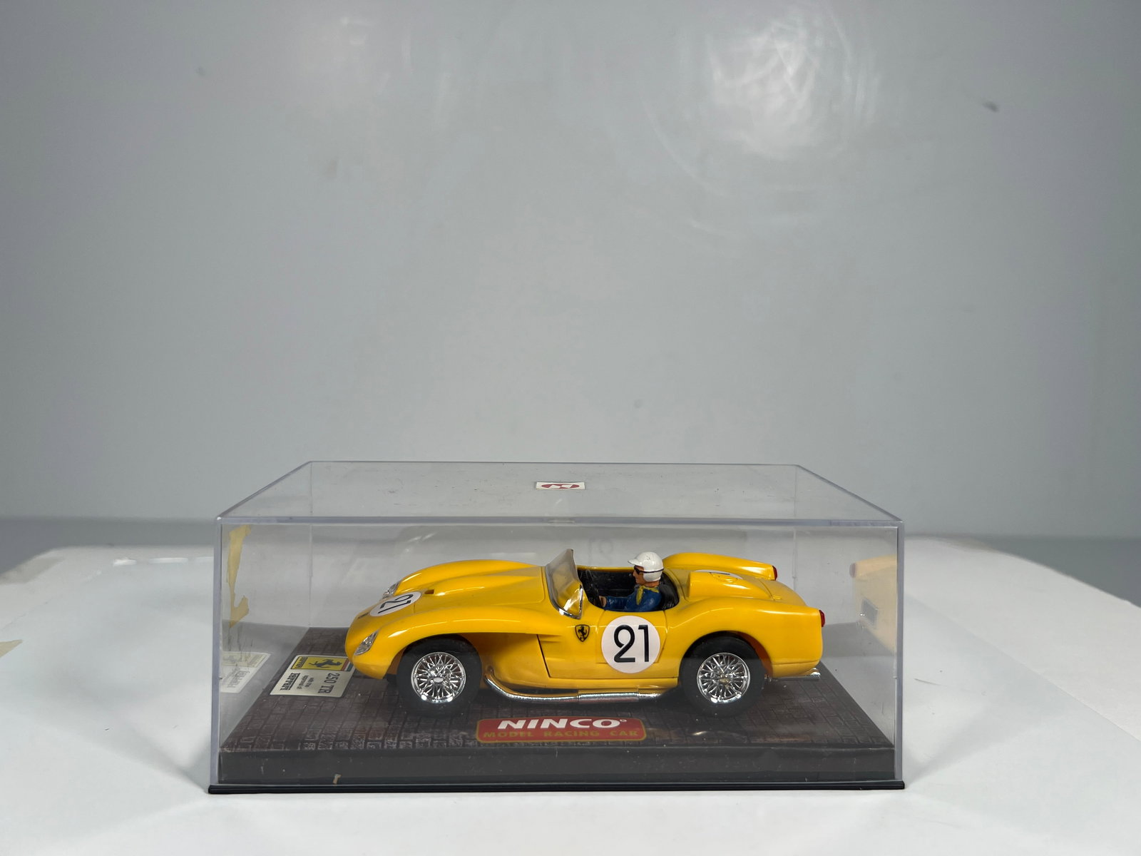 Ninco Ferrari 250 TR #21: Ninco Ferrari 250 TR #21 1/32 Slot Car, with original case. Weight: 7 oz.