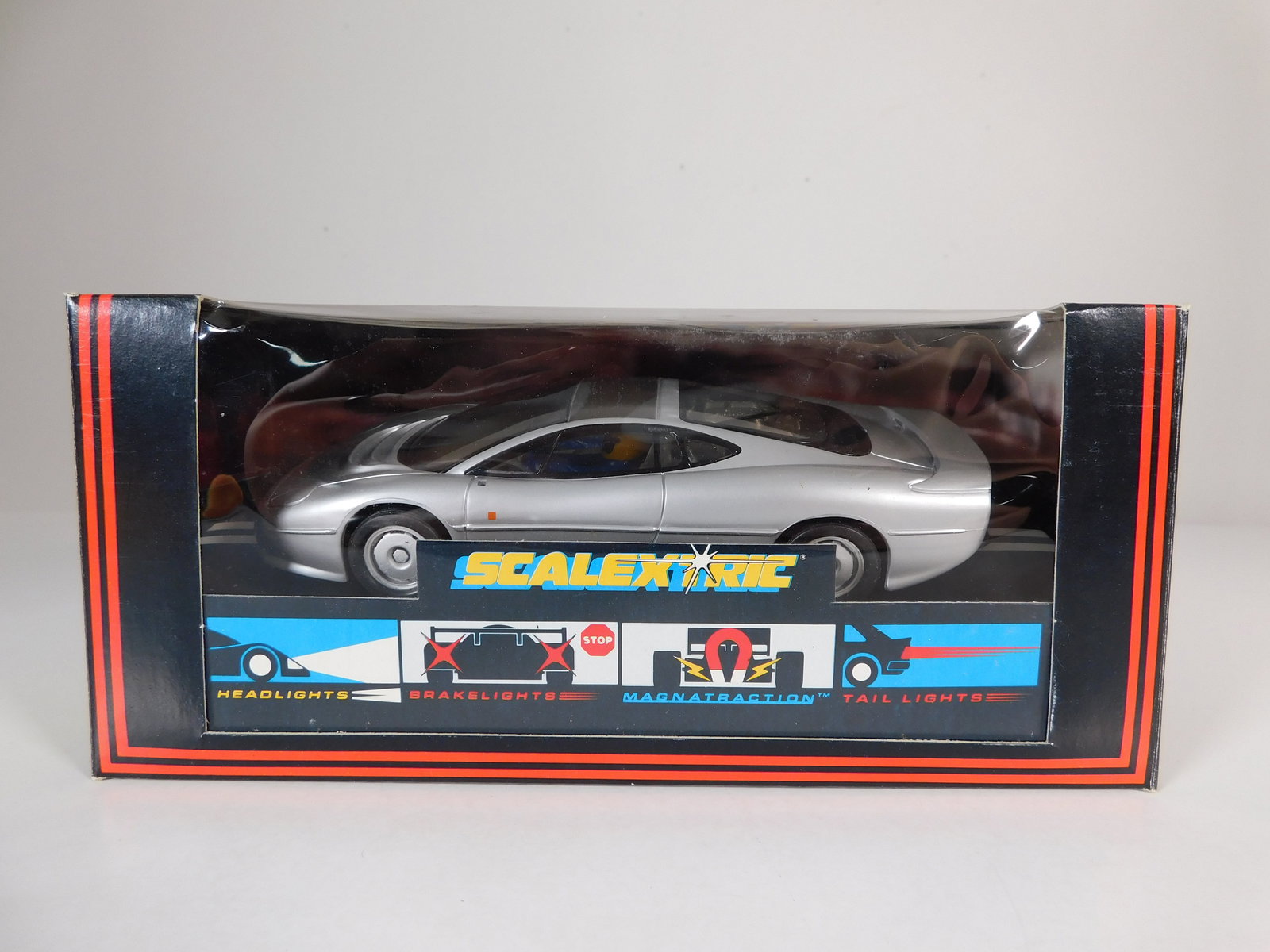 Scalextric Jaguar XJ220: Scalextric Jaguar XJ220 1/32 Slot Car. Reference # C.257, with original case. Weight: 6 oz.