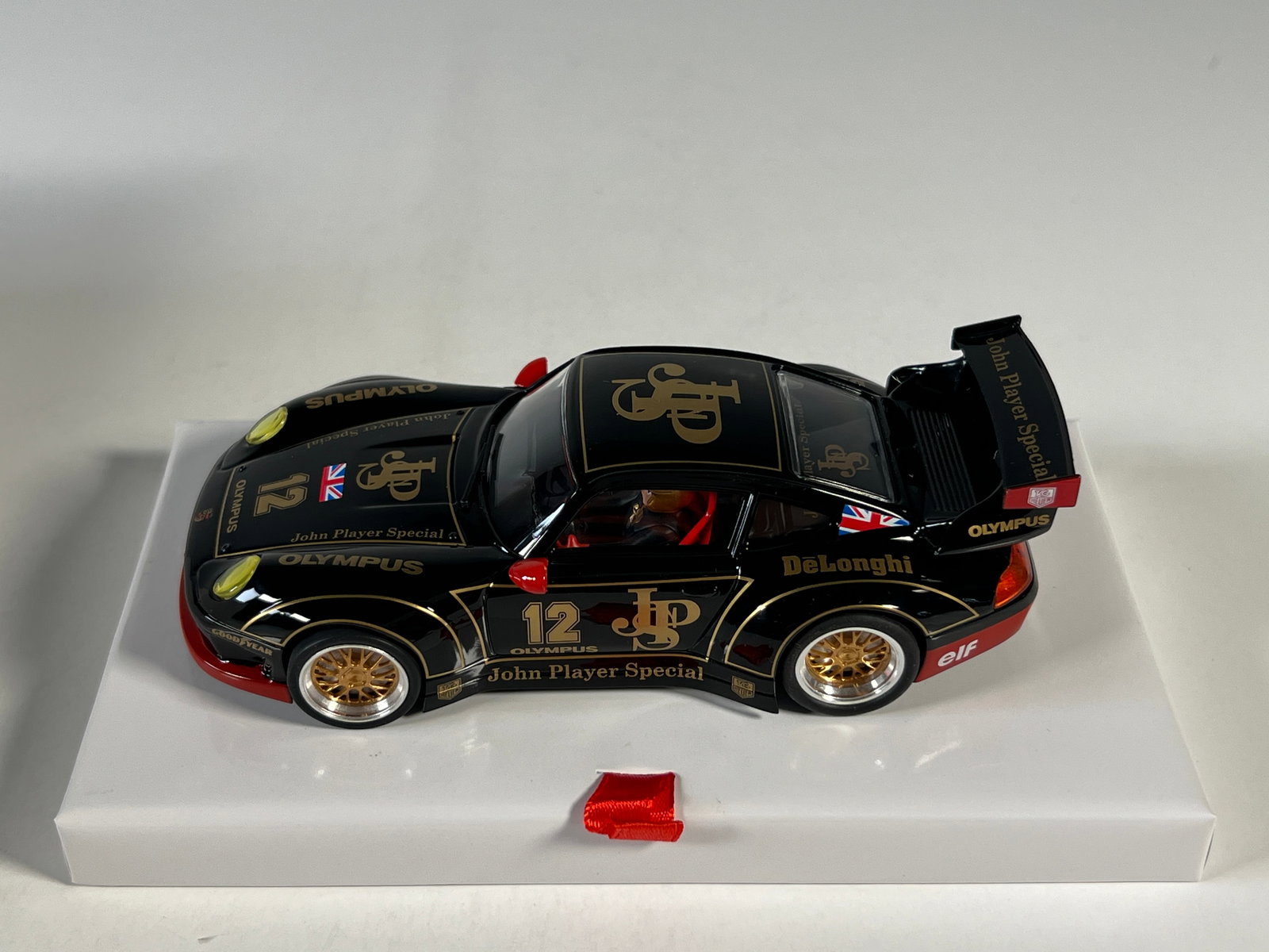 RevoSlot Porsche 911 GT2 JPS #12 (1 of 8)