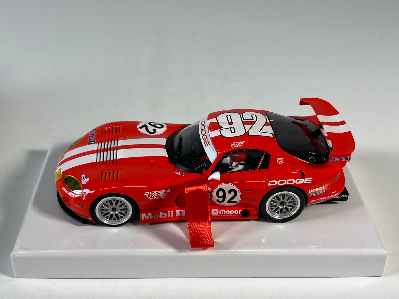 RevoSlot Dodge Viper GTS-R #92: RevoSlot Dodge Viper GTS-R #92 Mobil1 1/32 Slot Car, with original case. Weighs 10 oz.