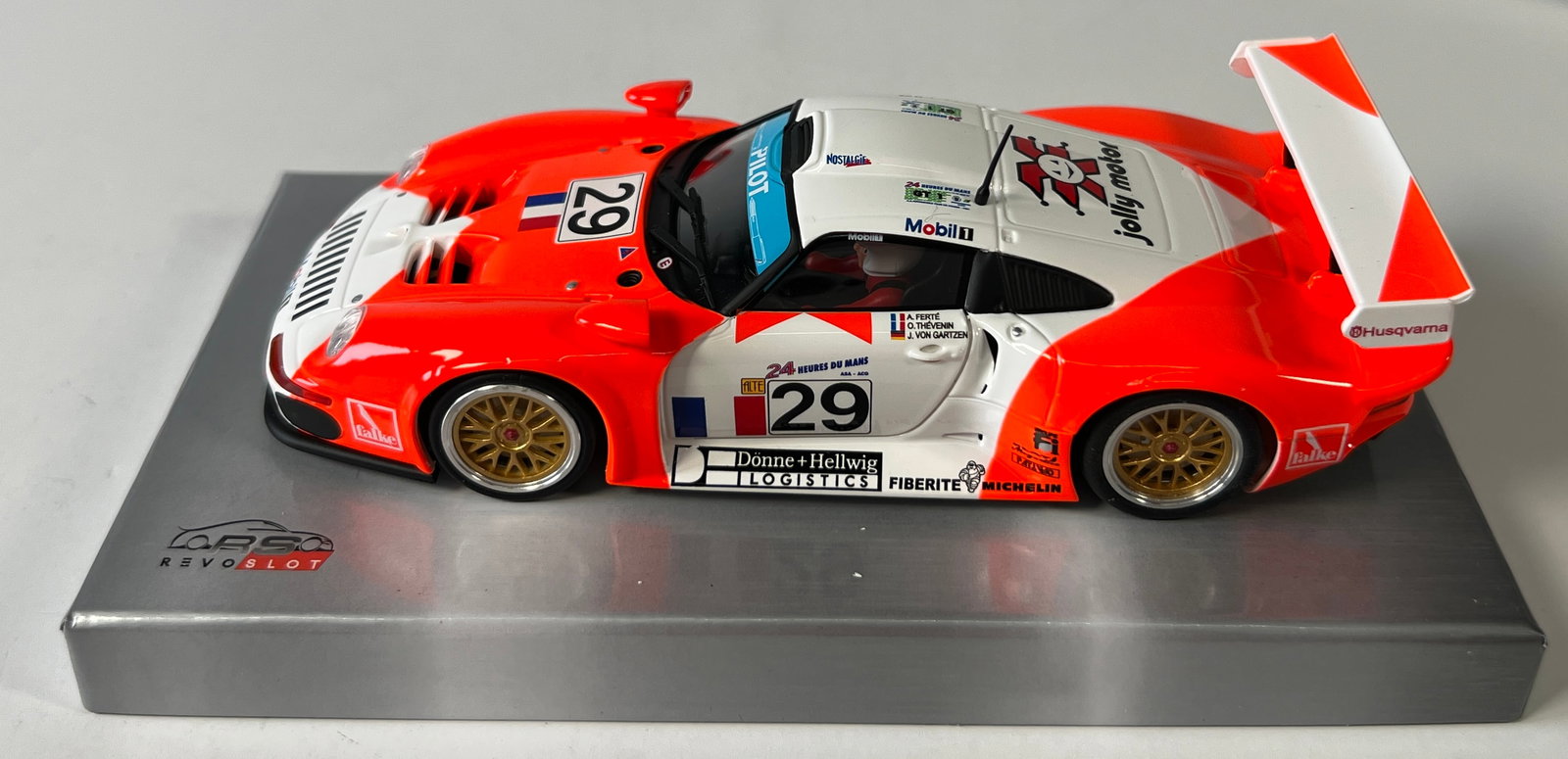 RevoSlot Porsche 911 GT1 #29 (1 of 8)