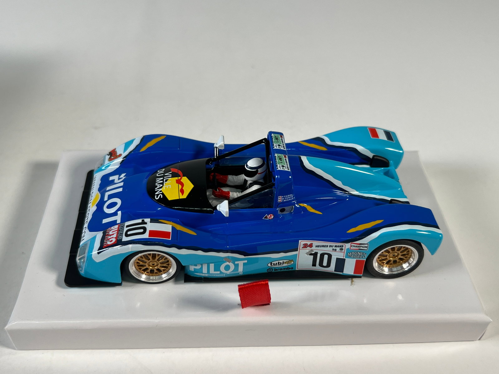 RevoSlot Ferrari 333 SP Ville Du Mans #10 (1 of 7)