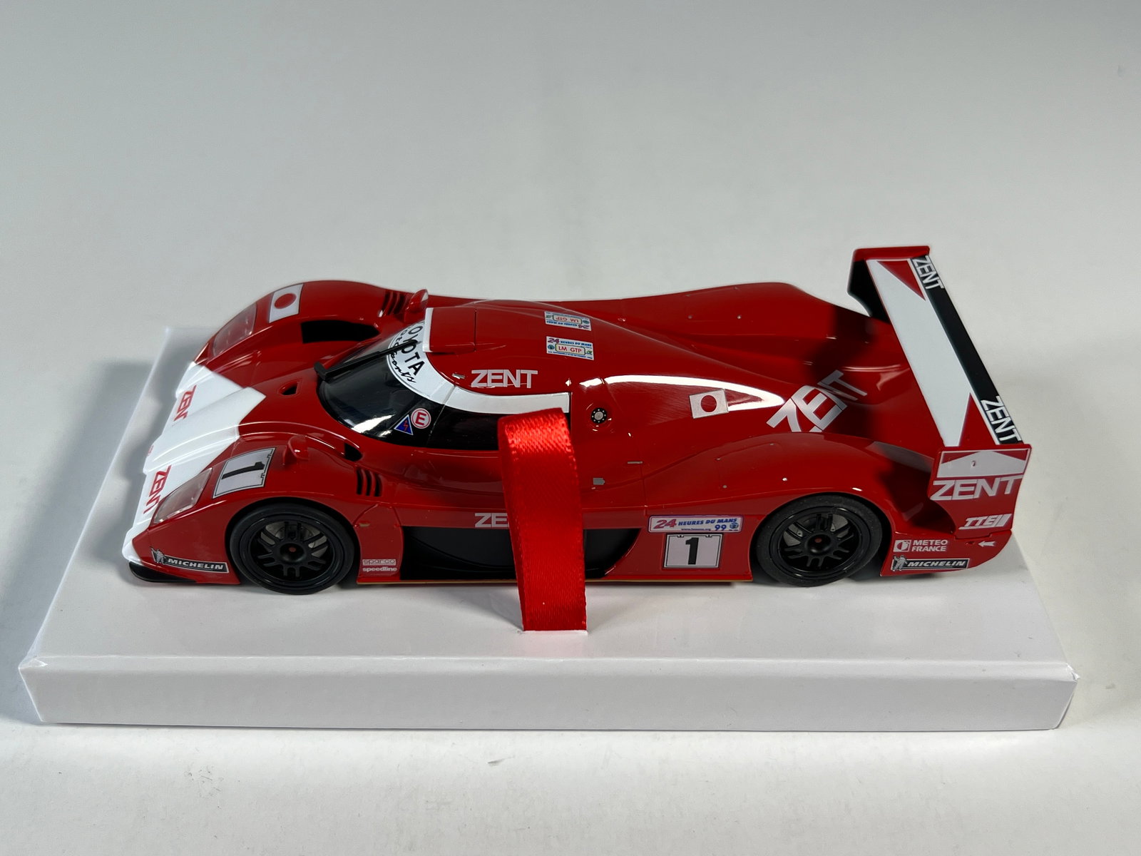 RevoSlot Toyota GT-One #1 (1 of 6)