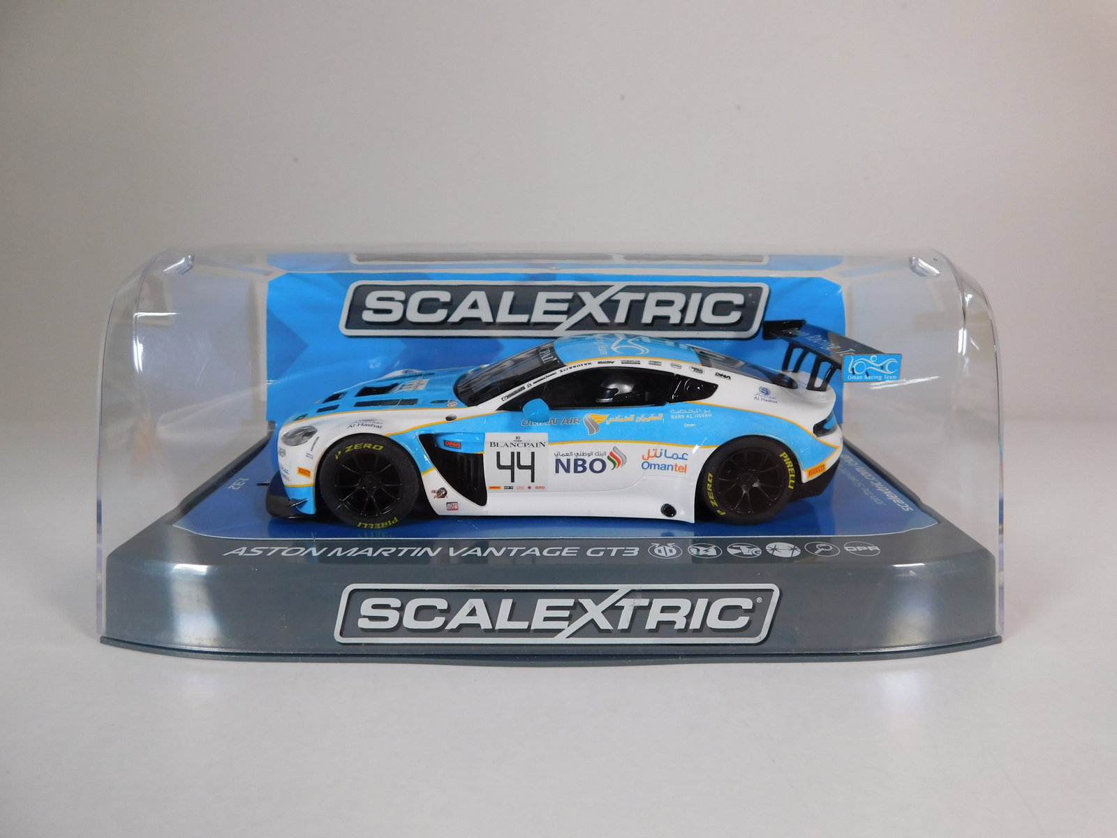 Scalextric Aston Martin Vantage GT3 Blancpain Endurance 2016 #44 (1 of 8)