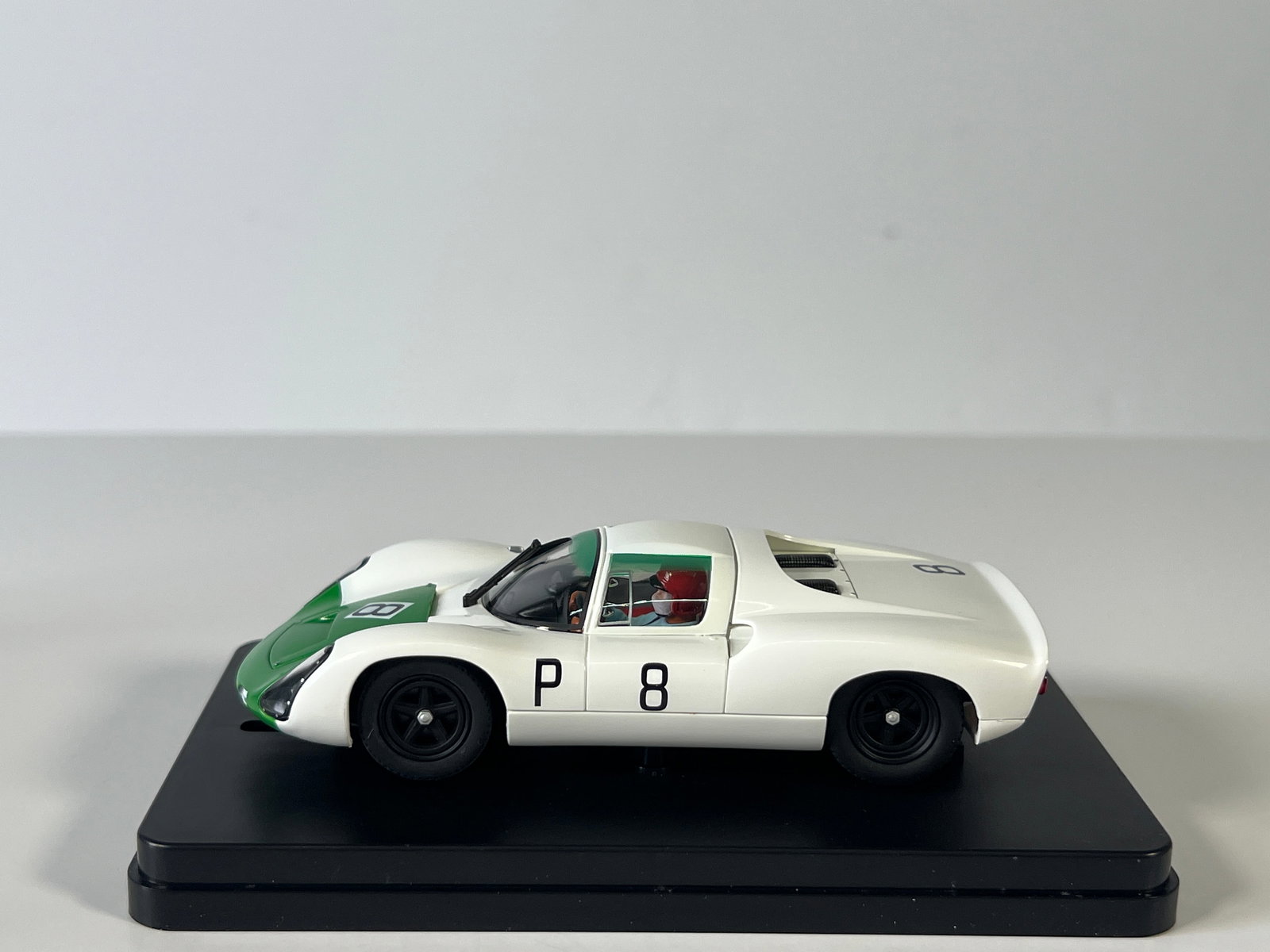 MRRC Porsche 910 #8 1/32 Slot Car: MRRC Porsche 910 #8 1/32 Slot Car, with original case. Weight: 7 oz.