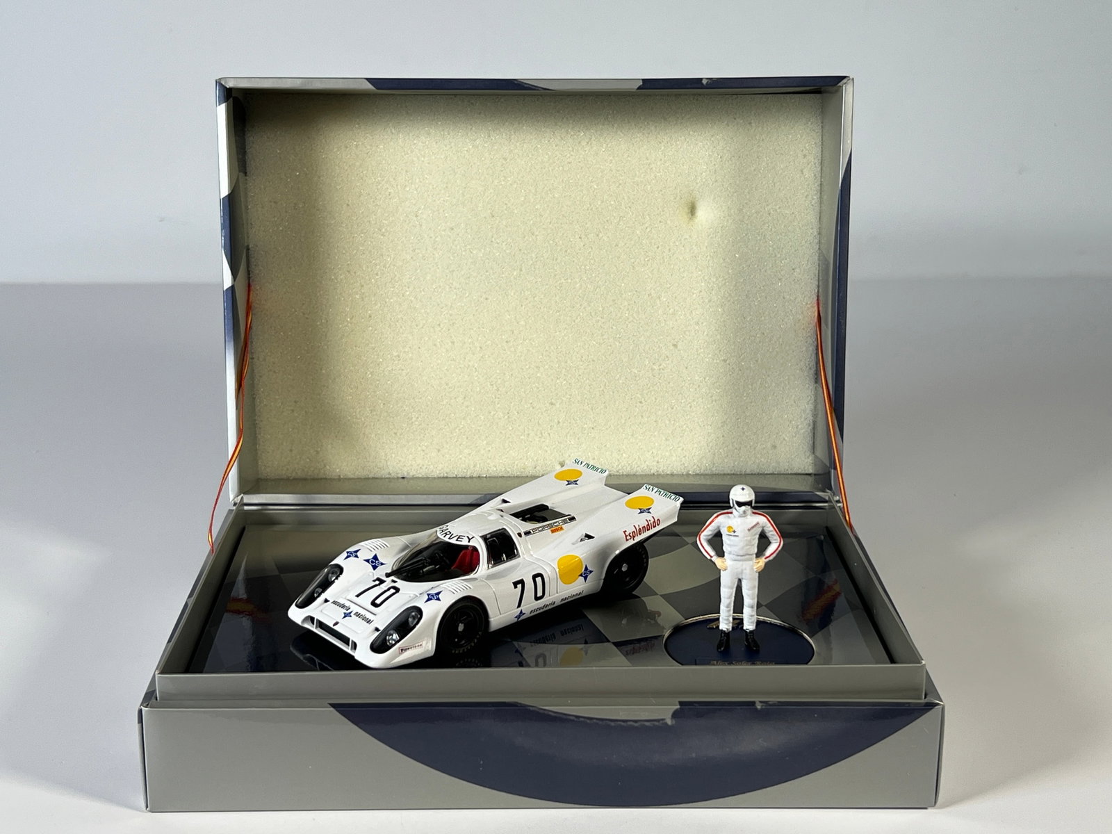 Fly Porsche 917K Alex Soler Roig #70: Fly Porsche 917K Alex Soler Roig #70 Garvey 1/32 Slot Car, with original case. Weight: 16 oz.