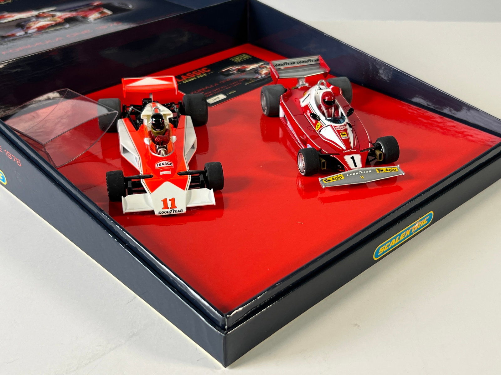 Scalextric Classic Grand Prix Formula One 1976 Lauda-Hunt Slot Car Set (1 of 6)
