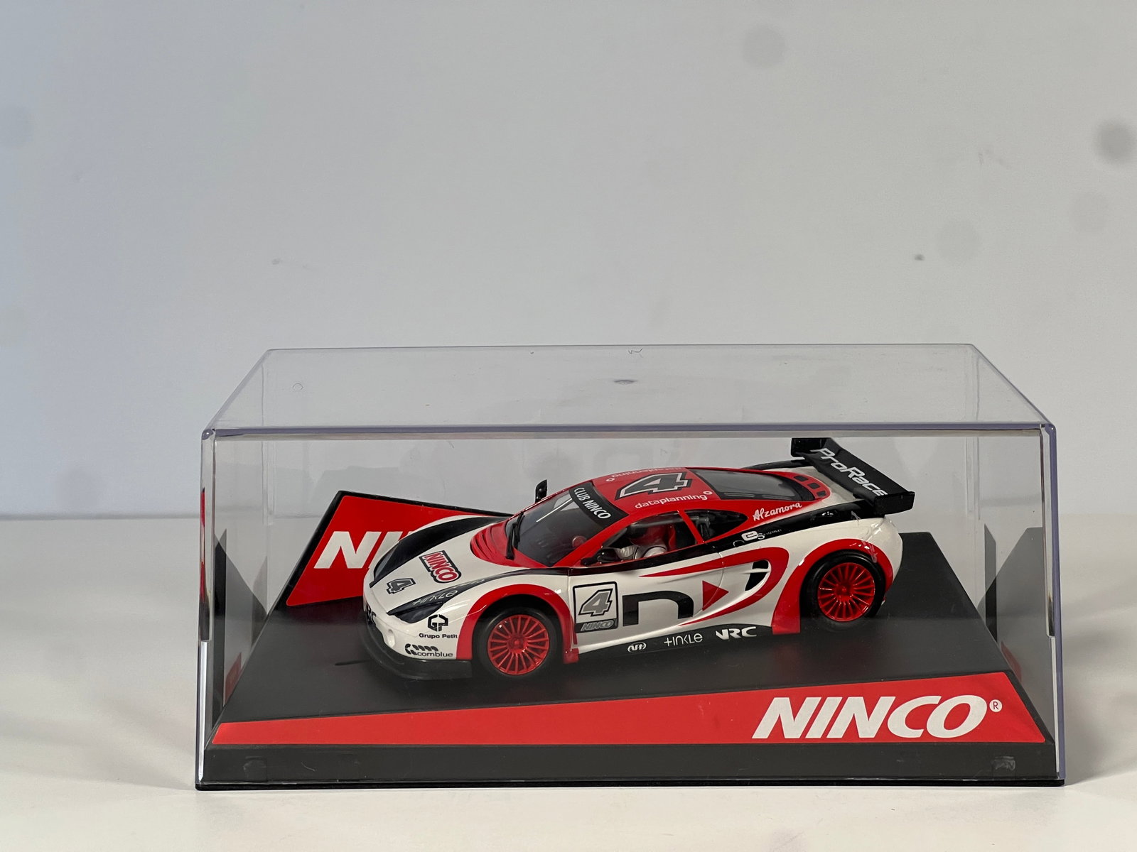 Ninco Ascari K21 Club Ninco #4: Ninco Ascari K21 Club Ninco #4 1/32 Slot Car. Reference #50443, with original case. Weight: 10 oz.