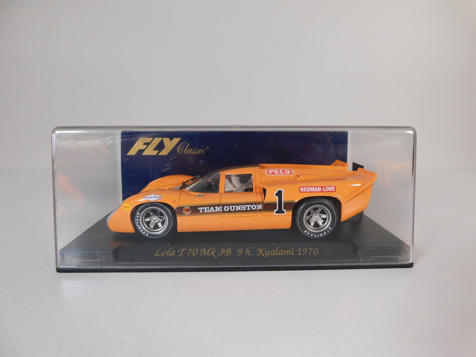 Fly Classic Lola T70 MK 3B 9h Kyalami 1970 #1: Fly Classic Lola T70 MK 3B 9h. Kyalami 1970 #1 Team Gunston 1/32 Slot Car. Reference #C38, with original case. Weight: 6.7oz.