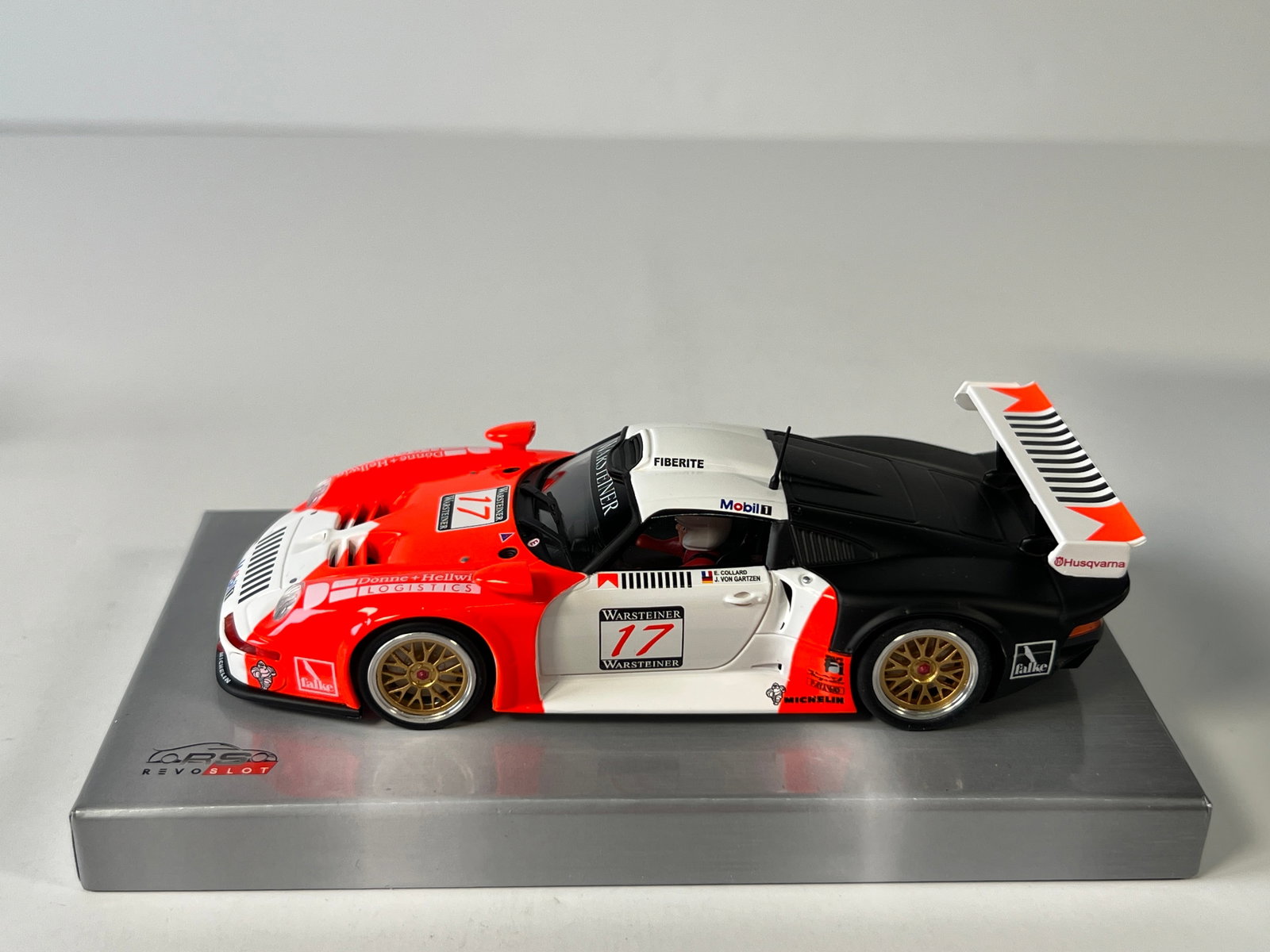 RevoSlot Porsche 911 GT1 #17: RevoSlot Porsche 911 GT1 #17 Warsteiner - Mobil1 1/32 Slot Car, with original case. Weight: 10 oz. 