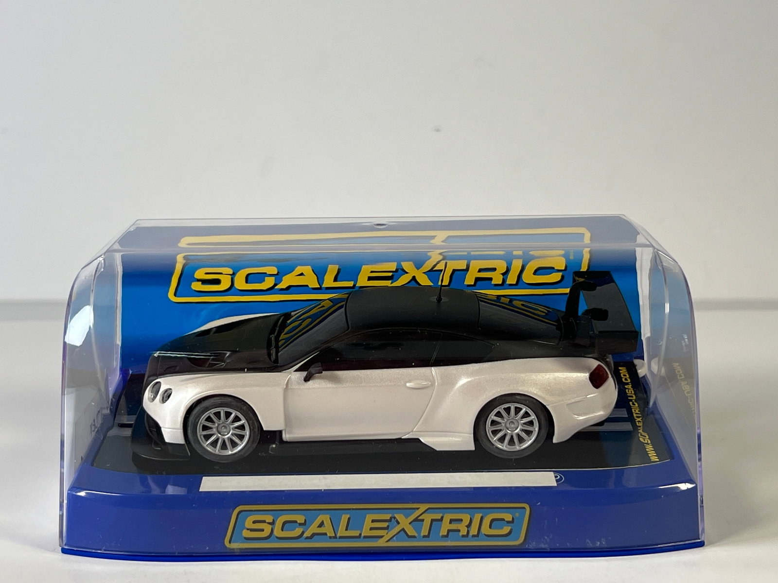 Scalextric Bentley Silver 1: Scalextric Bentley Silver 1 1/32 slot car, with unoriginal case. Case length: 7.5 inches. Weight: 9 oz.