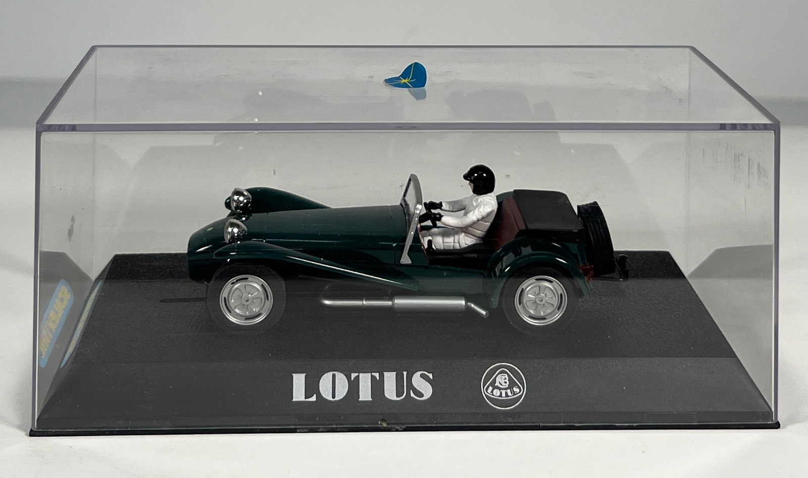 Scalextric Lotus: Scalextric Lotus 1/32 Slot Car, with original case. Case measures approximately 3 x 7 inches. Weight: 4 oz.