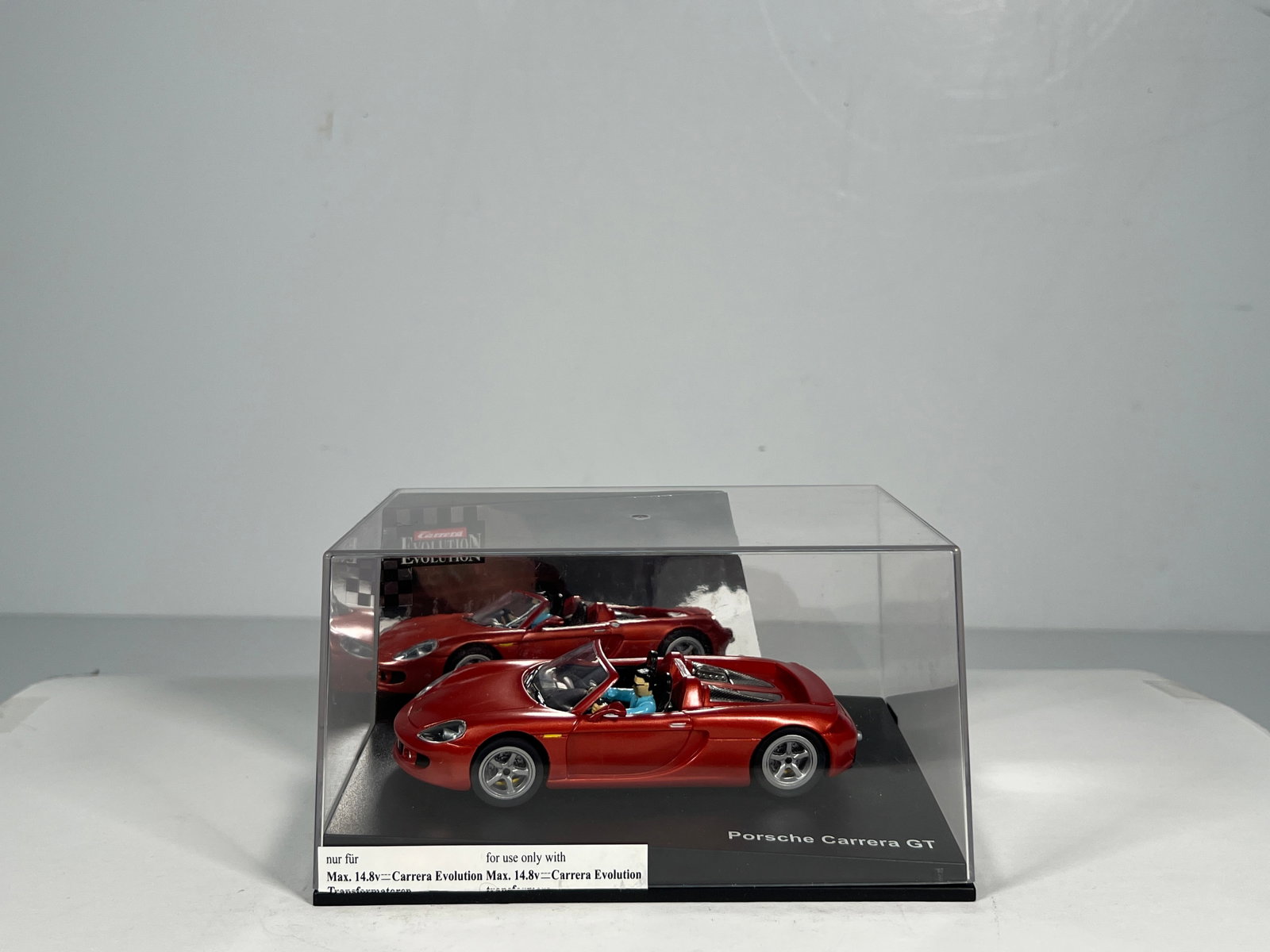 Carrera Evolution Porsche Carrera GT: Carrera Evolution Porsche Carrera GT 1/32 Slot Car, with original case. Weight: 11 oz.