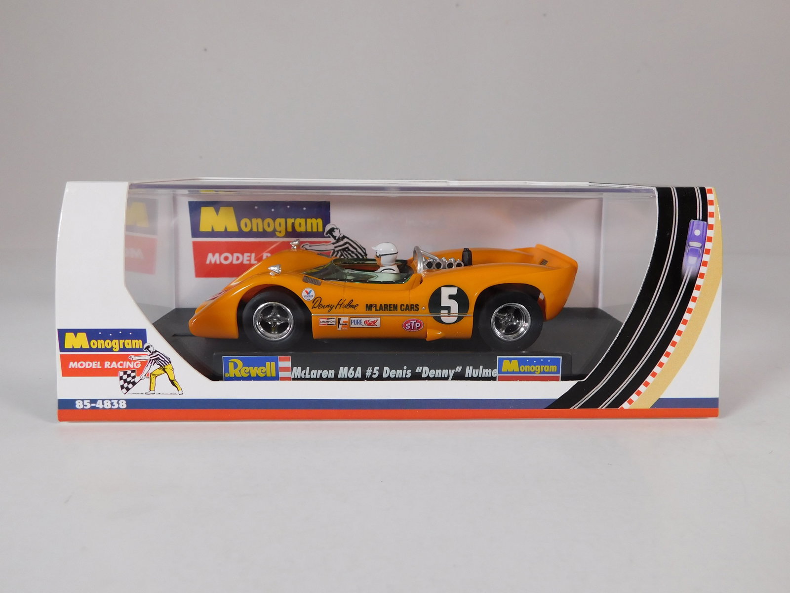 Revell McLaren M6A #5 Denis ''Denny'' Hulme #5: Revell McLaren M6A #5 Denis ''Denny'' Hulme #5 1/32 Slot Car. Reference #85-4838, with original case. Weight: 7.6 oz.