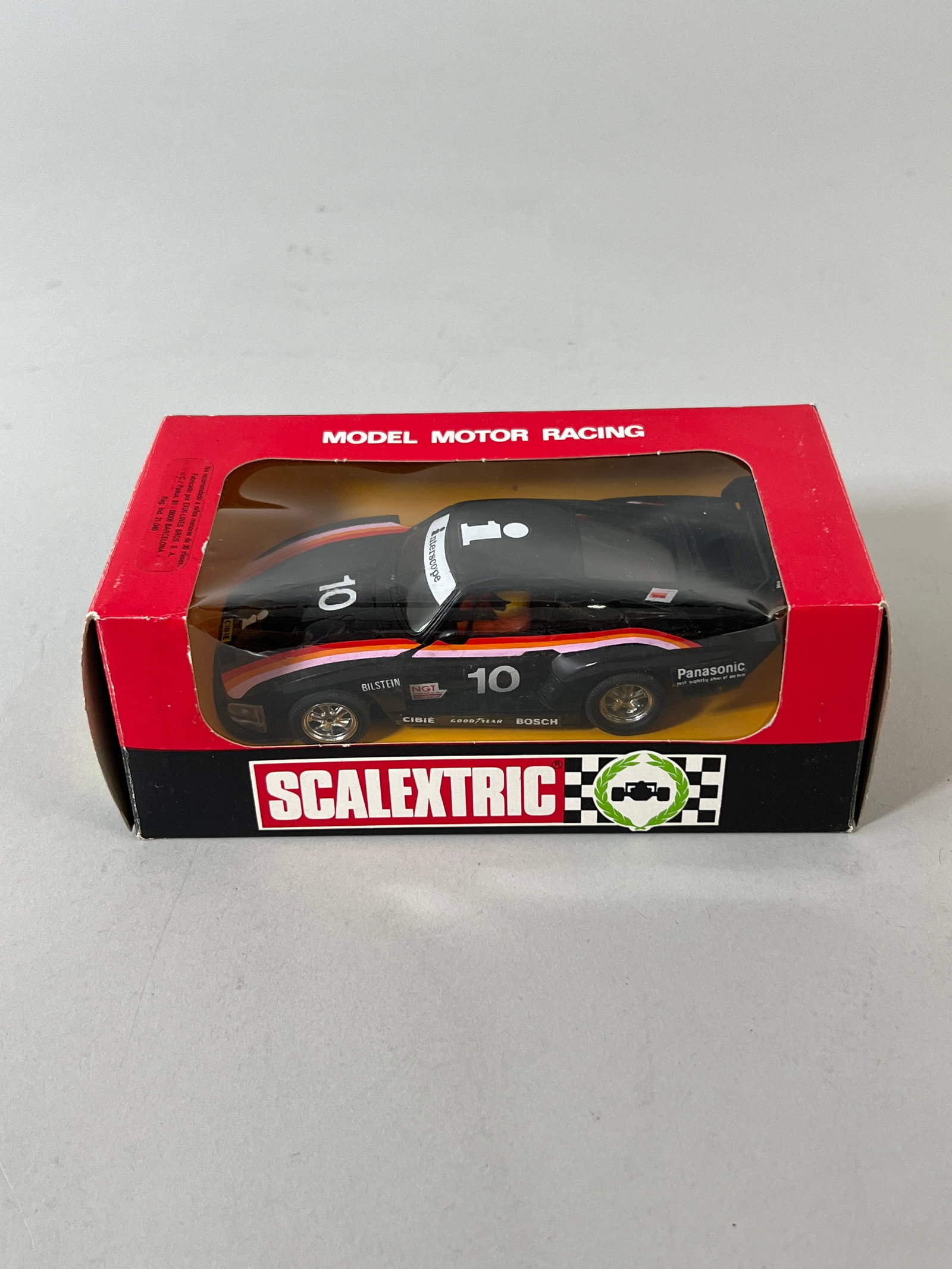 Scalextric Porsche 935 #10: Scalextric Porsche 935 #10 1/32 Slot Car, with original case. Reference #4081. Weight: 4.9oz. Dimensions: 3'' x 6.75'' x 3.75''. 