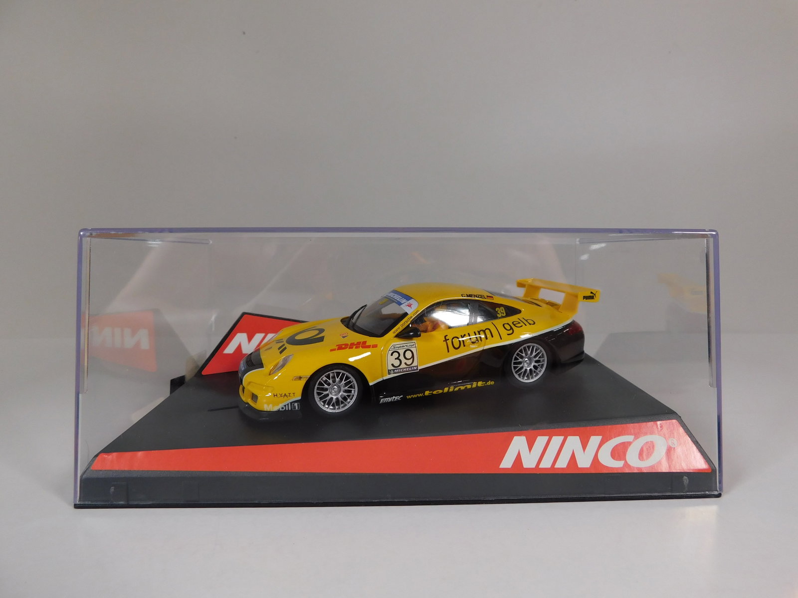 Ninco Porsche 997 Forum Gelb #39: Ninco Porsche 997 Forum Gelb #39 DHL 1/32 Slot Car. Reference #50445, with original case. Weight: 9.5 oz.