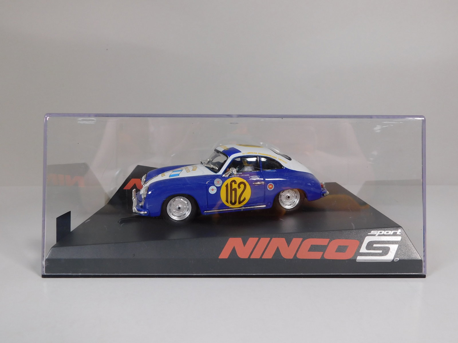 Ninco Porsche 356 Caminos #162: Ninco Porsche 356 Caminos #162 Guatemala 1/32 Slot Car. Reference #50616, with original case. Weight: 9.7oz. 