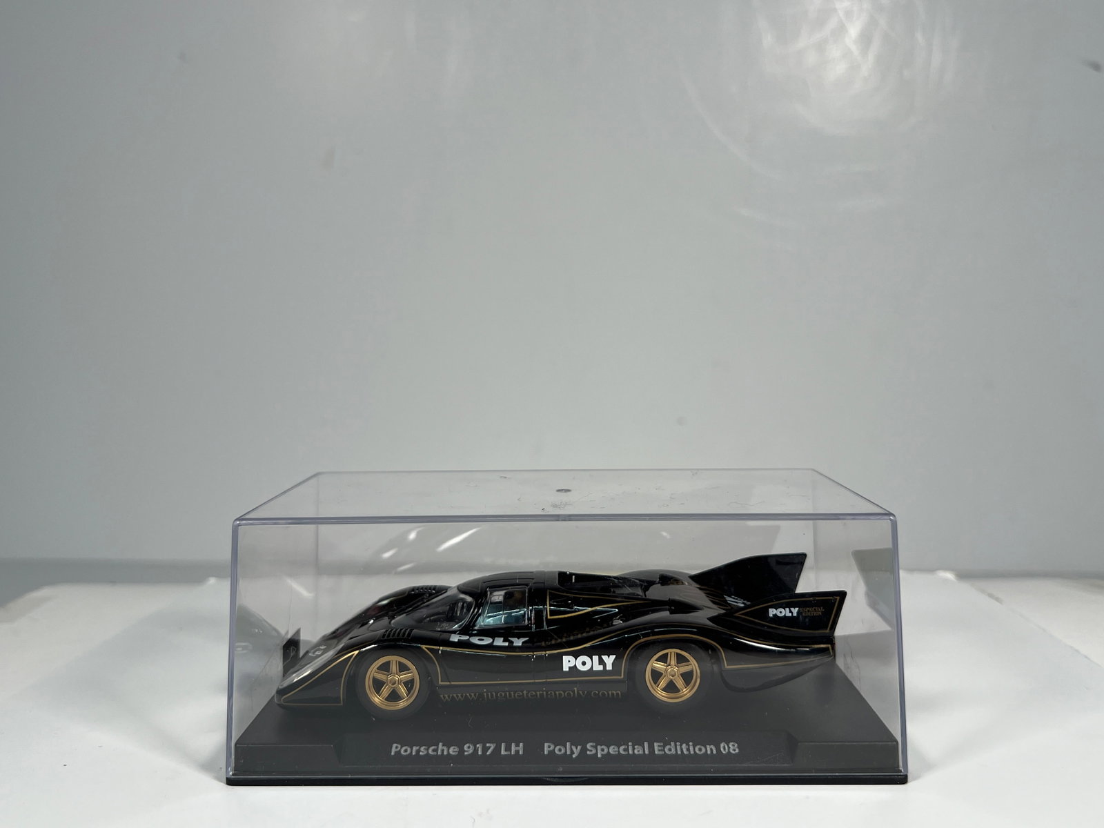 Porsche 917 LH Poly Special Edition 08: Porsche 917 LH Poly Special Edition 08 1/32 Slot Car, with original case. Weight: 6 oz.