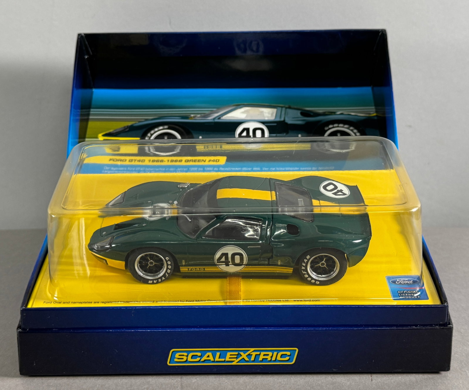 Scalextric Ford GT40 1966-1969 Green #40: Scalextric Ford GT40 1966-1969 Green #40 1/32 Slot Car, with original case. 