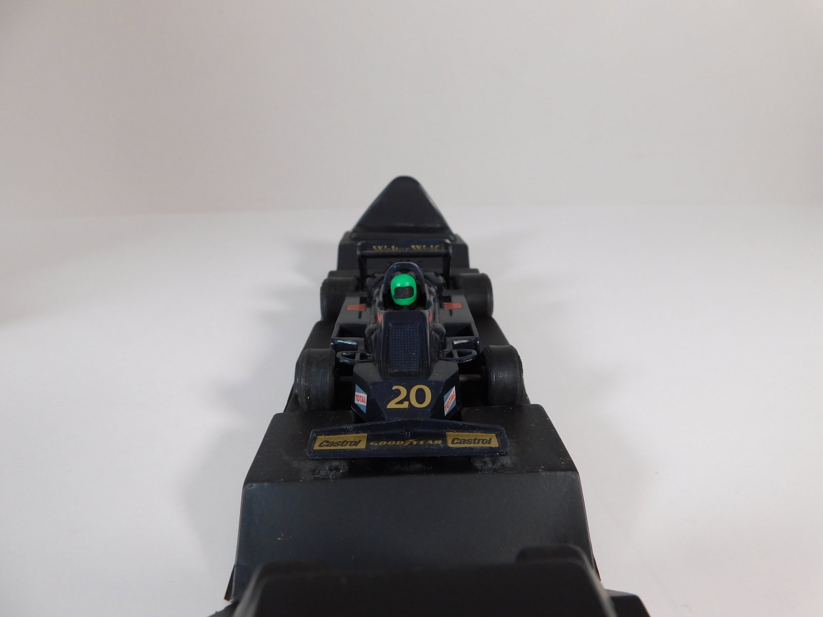 Scalextric Wolf WR5 Formula 1 #20 - 12
