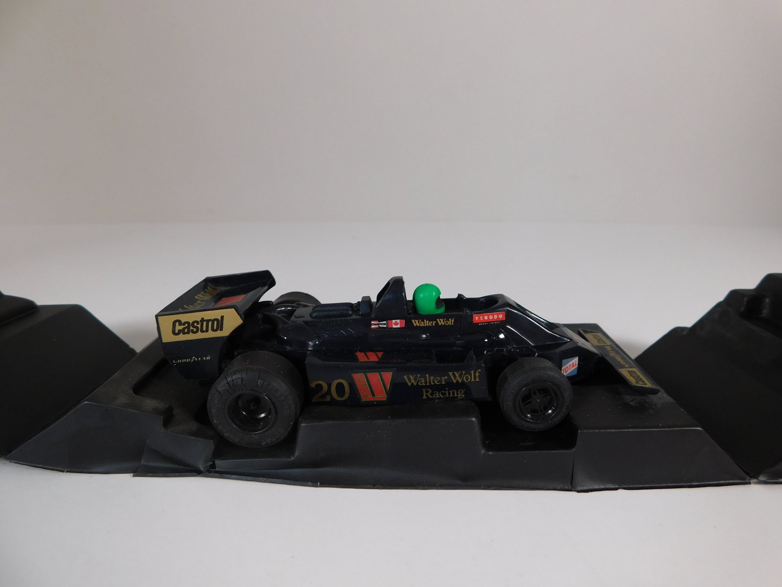 Scalextric Wolf WR5 Formula 1 #20 - 13