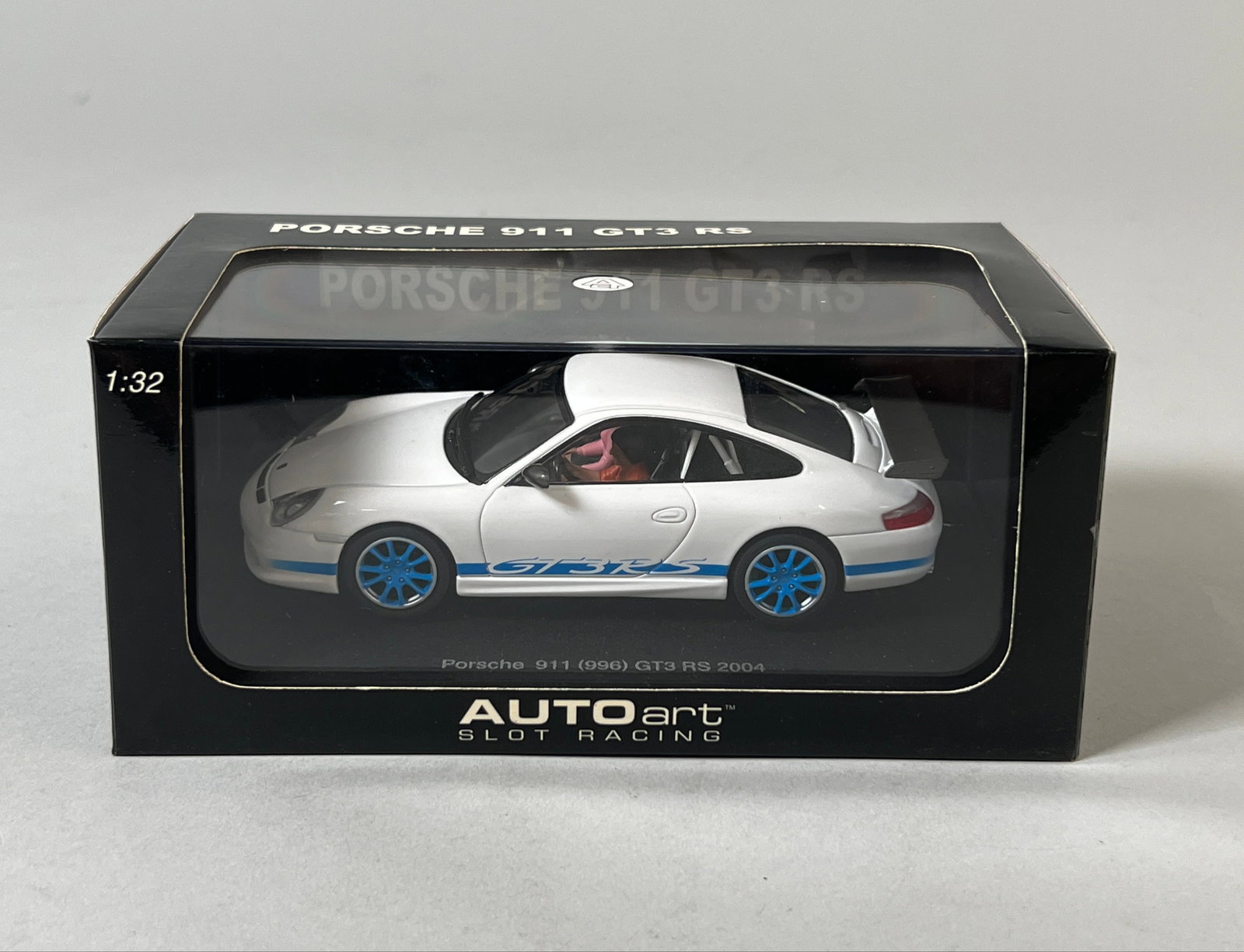 Autoart Porsche 911 GT3 RS 2004: Autoart Porsche 911 GT3 RS 2004 1/32 Slot Car. It comes in its original display box. Weight: 10.1oz. Dimensions: 3.5'' x 7.25'' x 3.75''. 