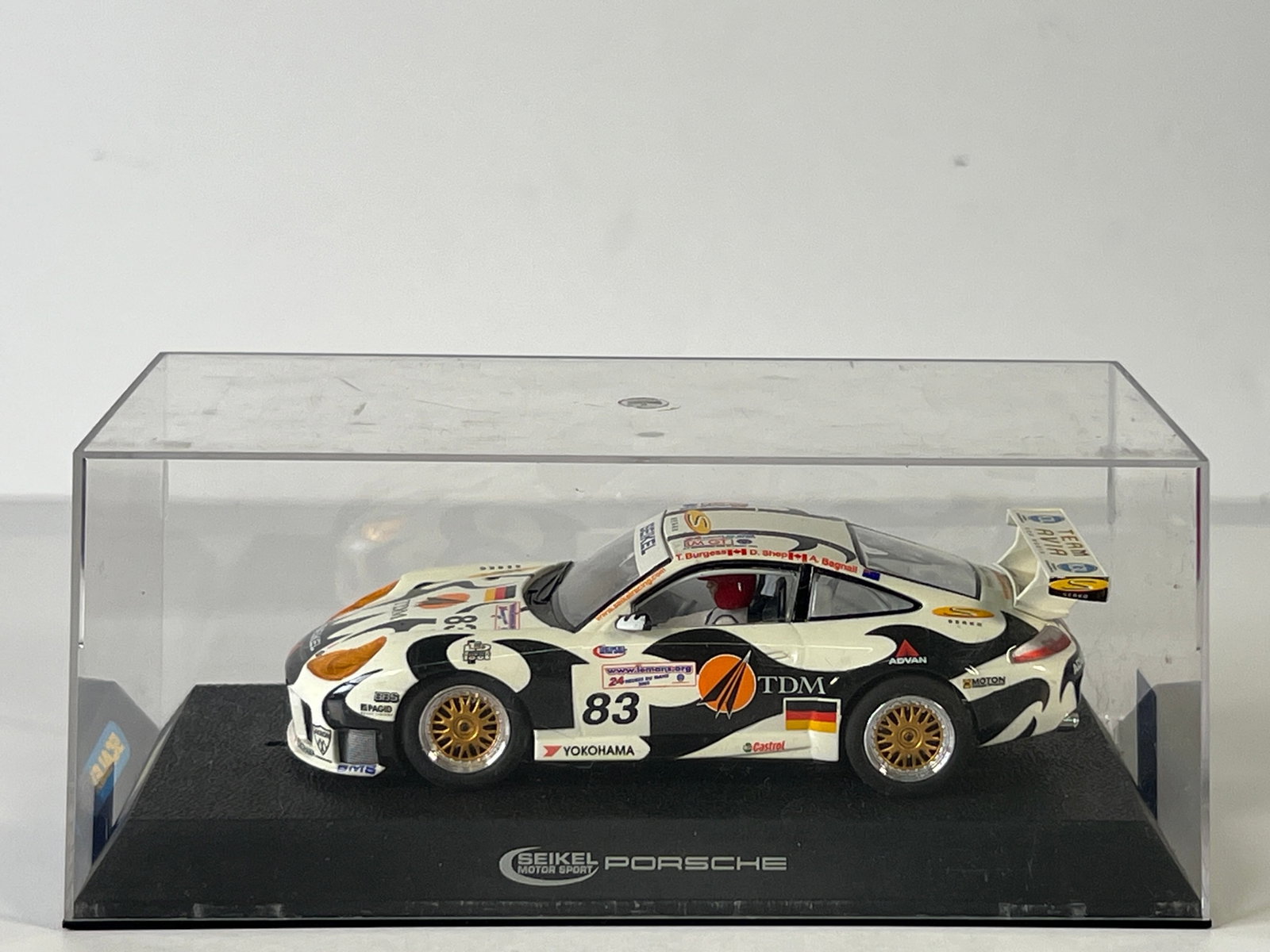 Scalextric Porsche Seikel Motor Sport #83: Scalextric Porsche Seikel Motor Sport #83 Team Avia 1/32 Slot Car, with original case. Weight: 6 oz.