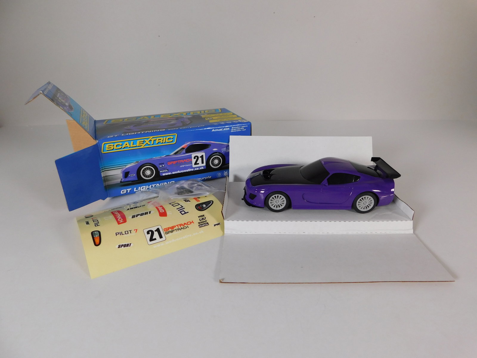 Scalextric GT Lightning Purple Solo Car #21: Scalextric GT Lightning Purple Solo Car #21 1/32 Slot Car. Reference #C3475, with original case. Weight: 4.8 oz.